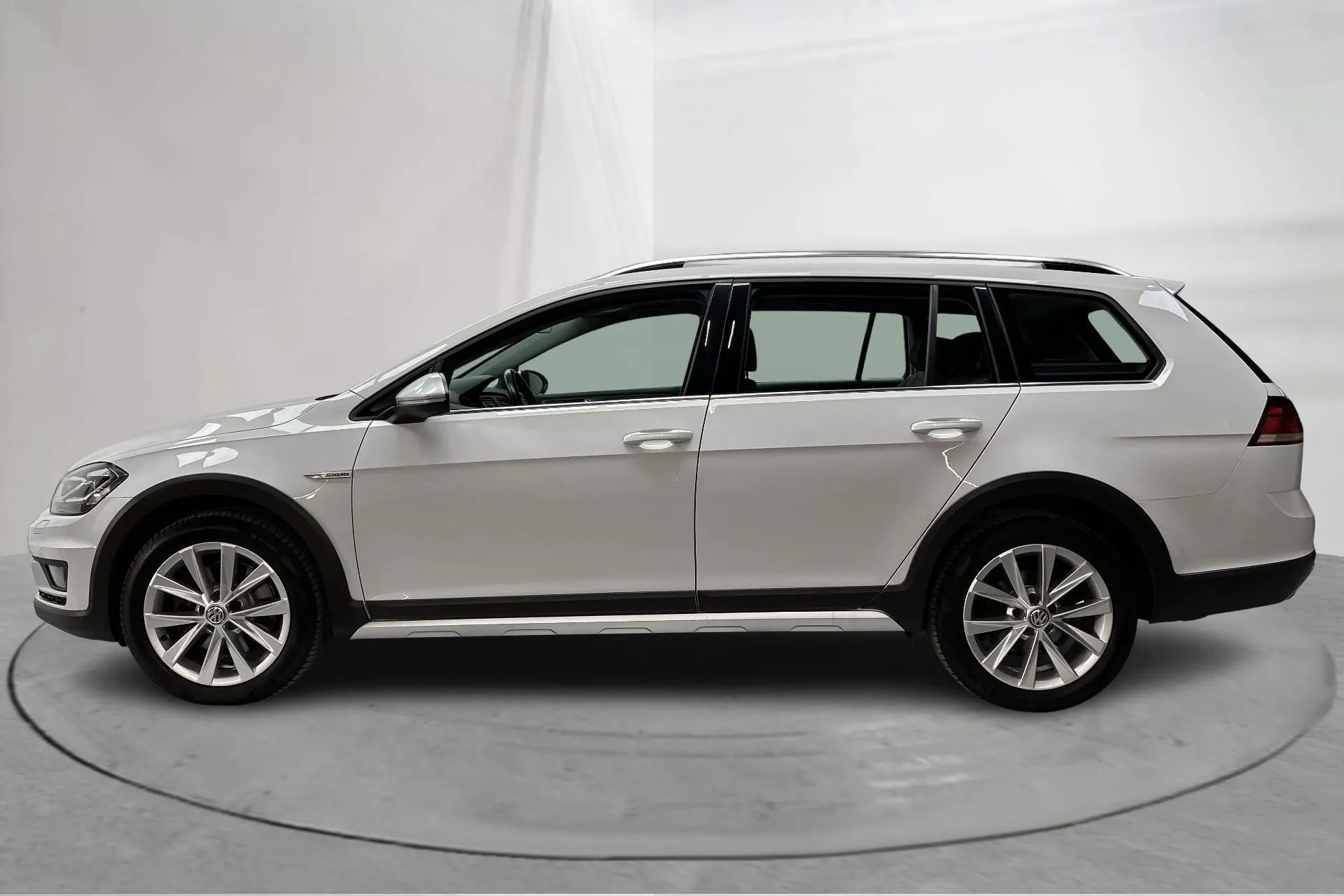 Presentation photo 2 of 16: VW Golf Alltrack 2.0 TDI 4MOTION (184hk) - 111 860 km - Automatic - white - 2020