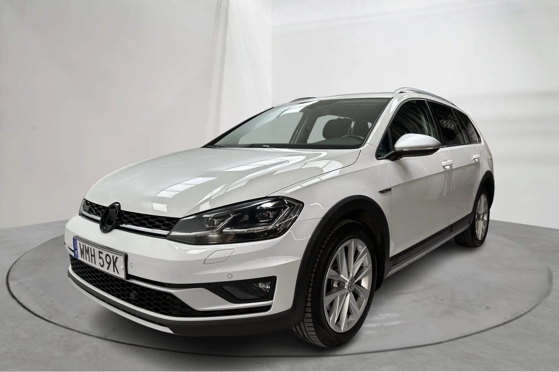Presentation photo 1 of 16: VW Golf Alltrack 2.0 TDI 4MOTION (184hk) - 111 860 km - Automatic - white - 2020