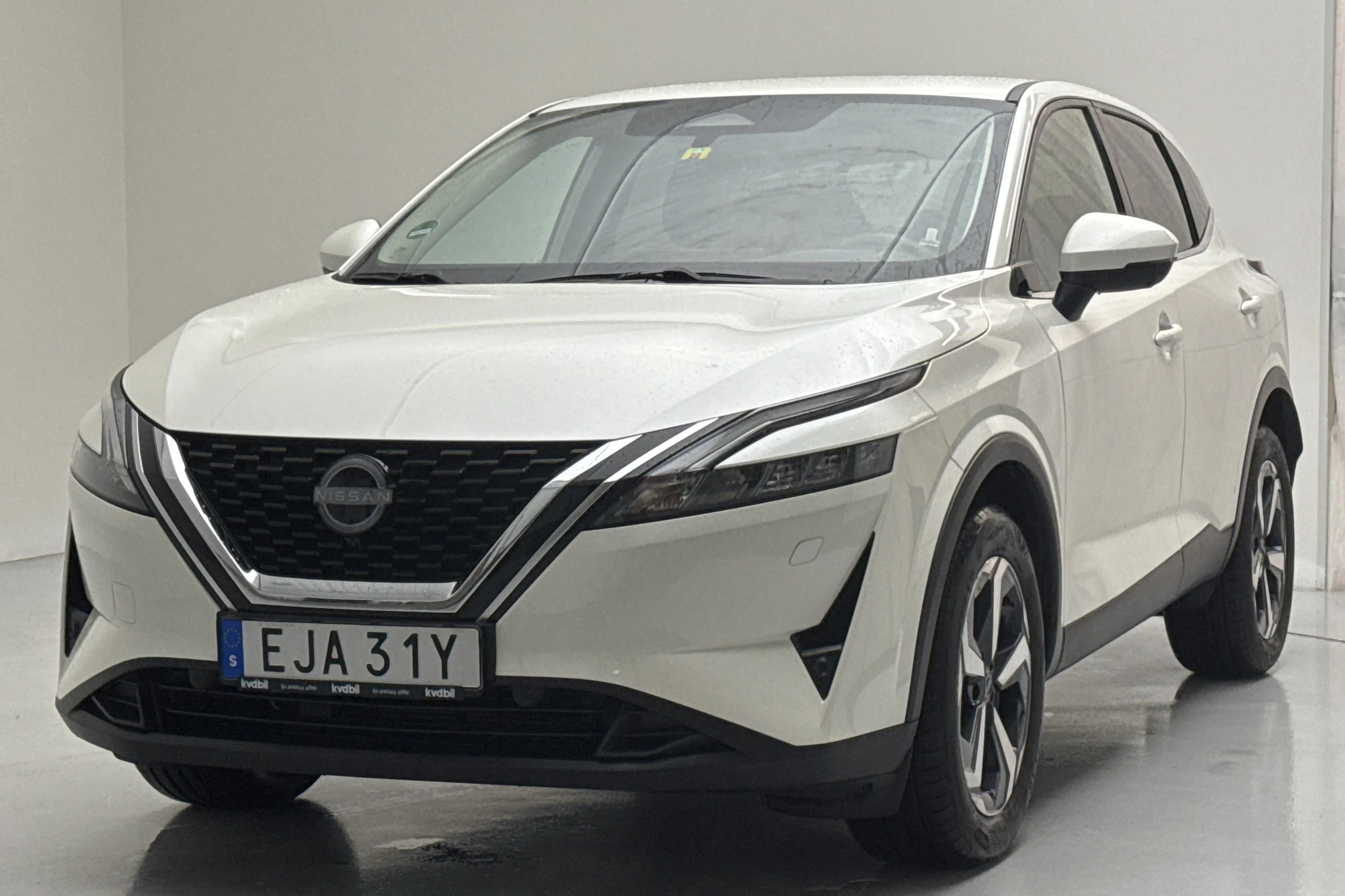 Presentationsfoto 1 av 14: Nissan Qashqai 1.3 MHEV (158hk) - 2 574 mil - Automat - vit - 2023