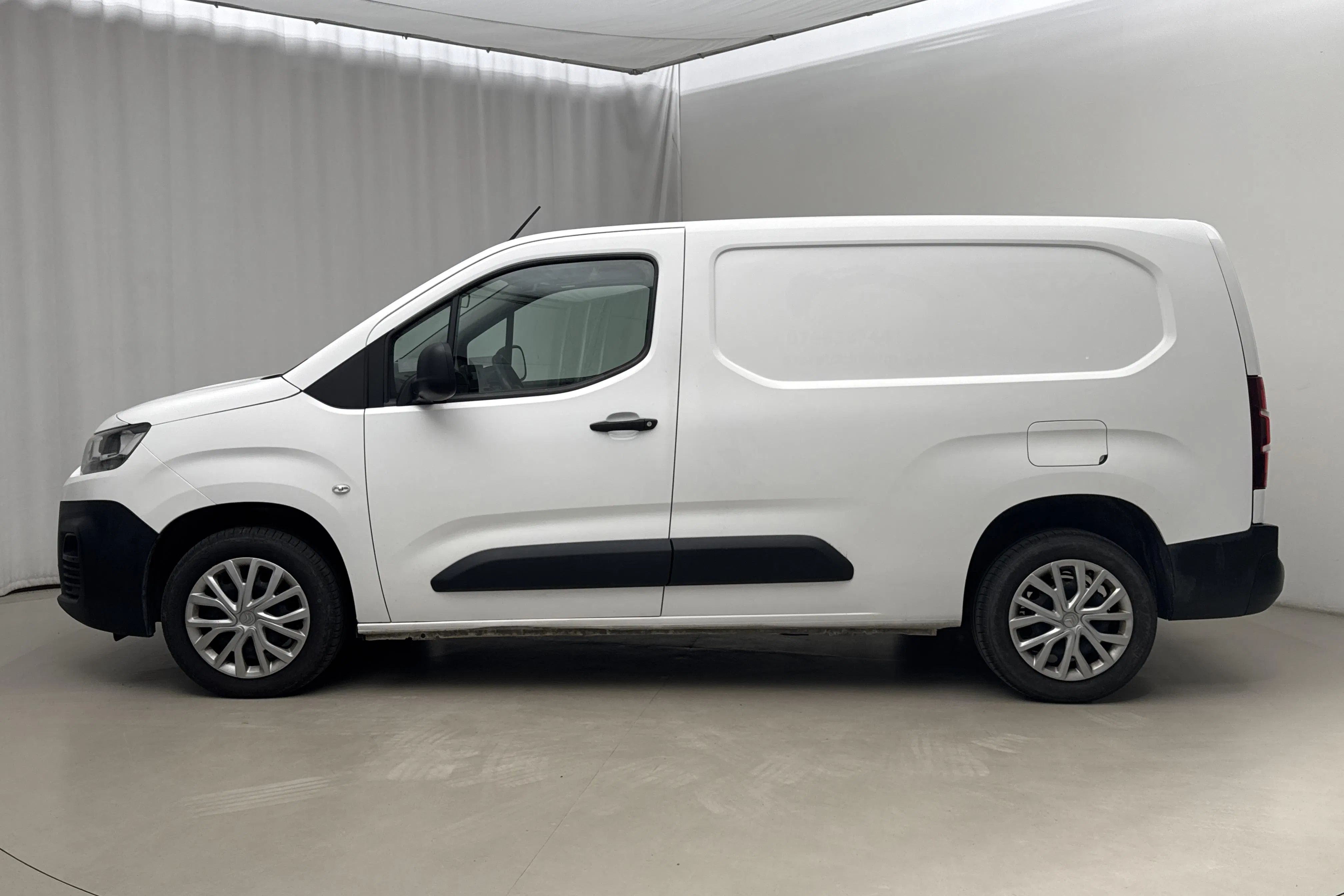 Presentation photo 2 of 12: Citroën Berlingo 1.5 BlueHDi Skåp (130hk) - 147 350 km - Automatic - white - 2020