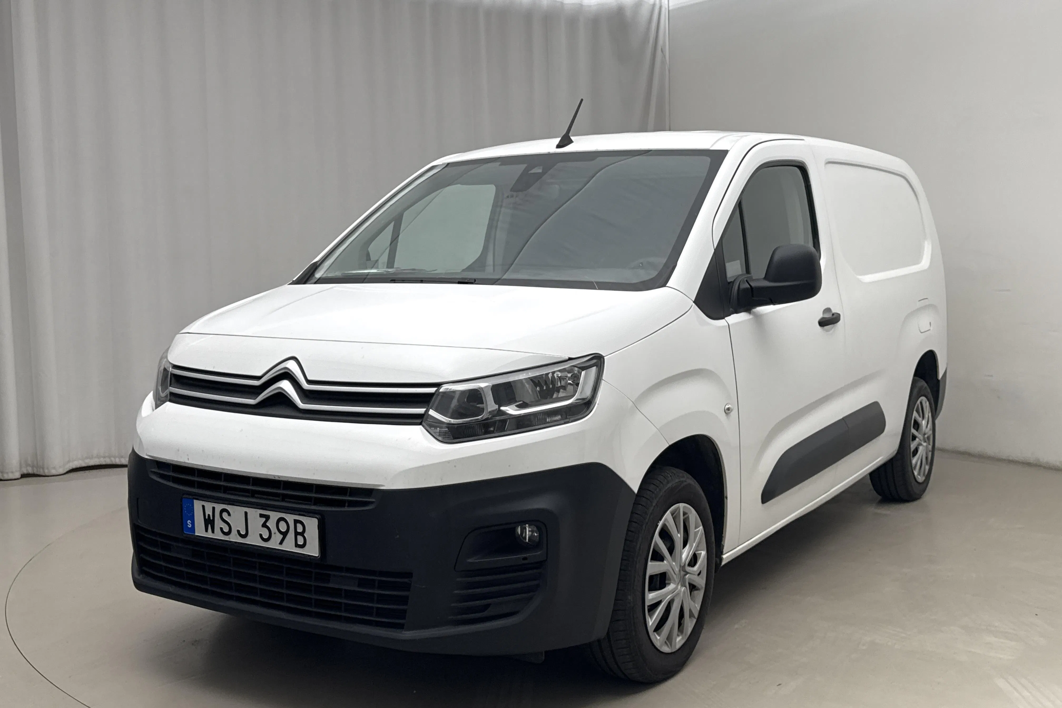 Presentation photo 1 of 12: Citroën Berlingo 1.5 BlueHDi Skåp (130hk) - 147 350 km - Automatic - white - 2020