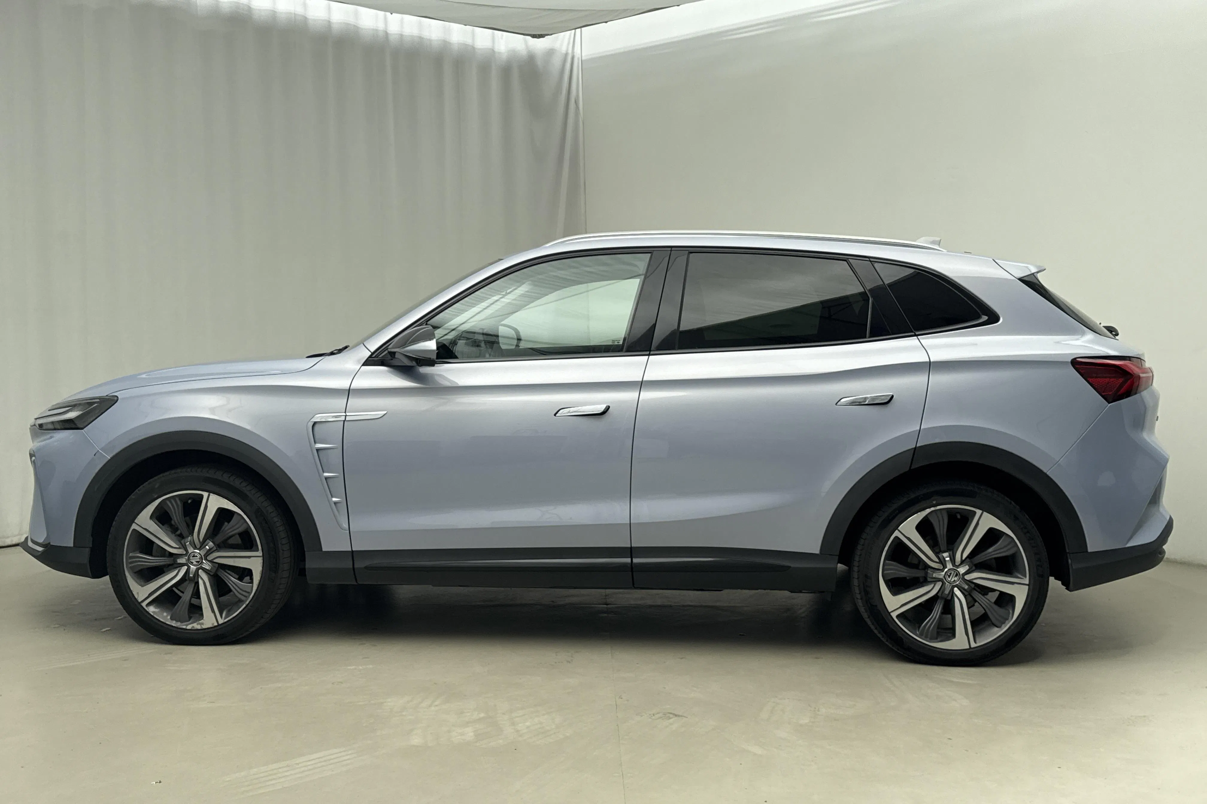 Presentationsfoto 2 av 19: MG Marvel R AWD (288hk) - 13 388 mil - Automat - blå - 2022