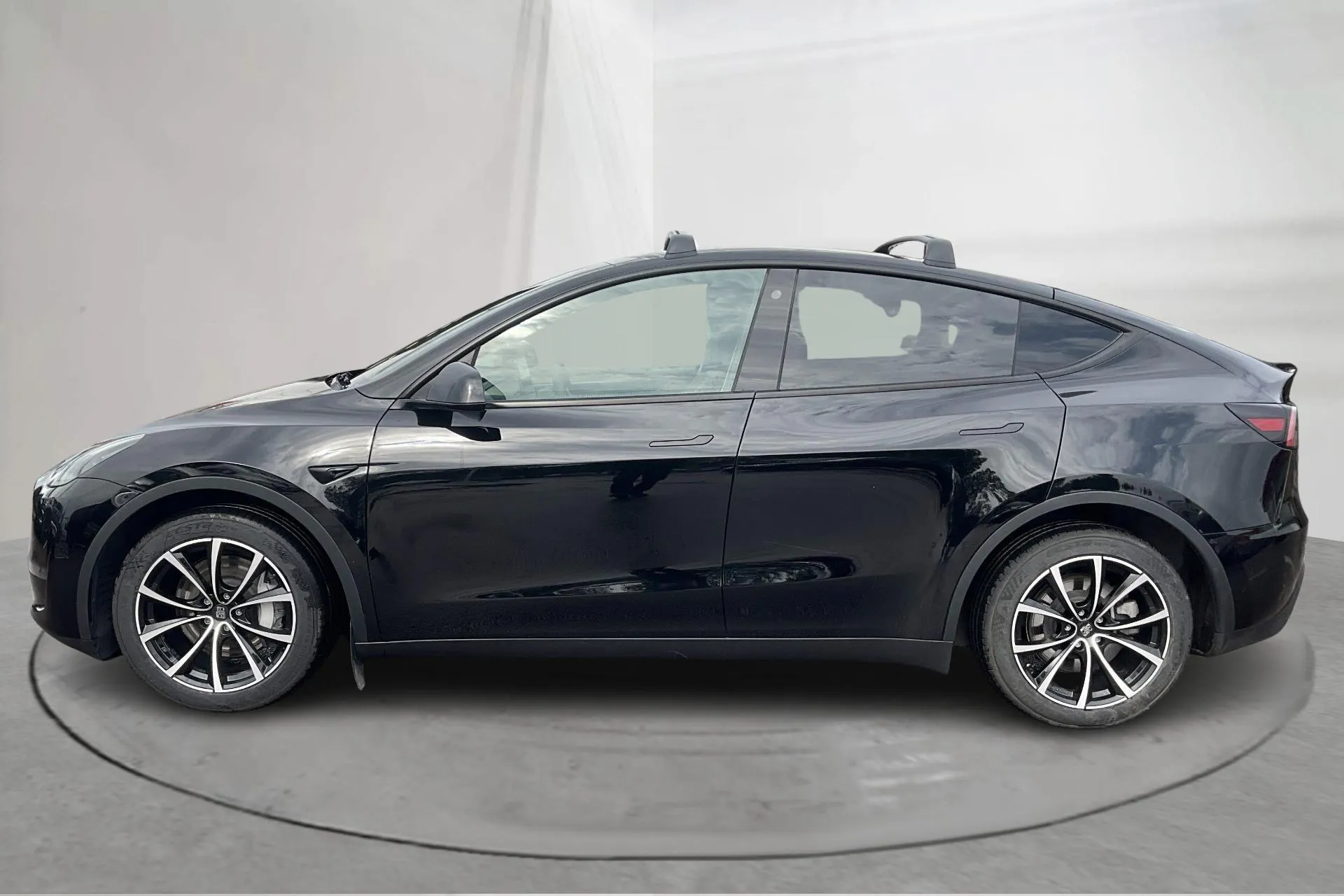 Presentationsfoto 2 av 23: Tesla Model Y Long Range Dual Motor AWD - 7 509 mil - Automat - svart - 2023