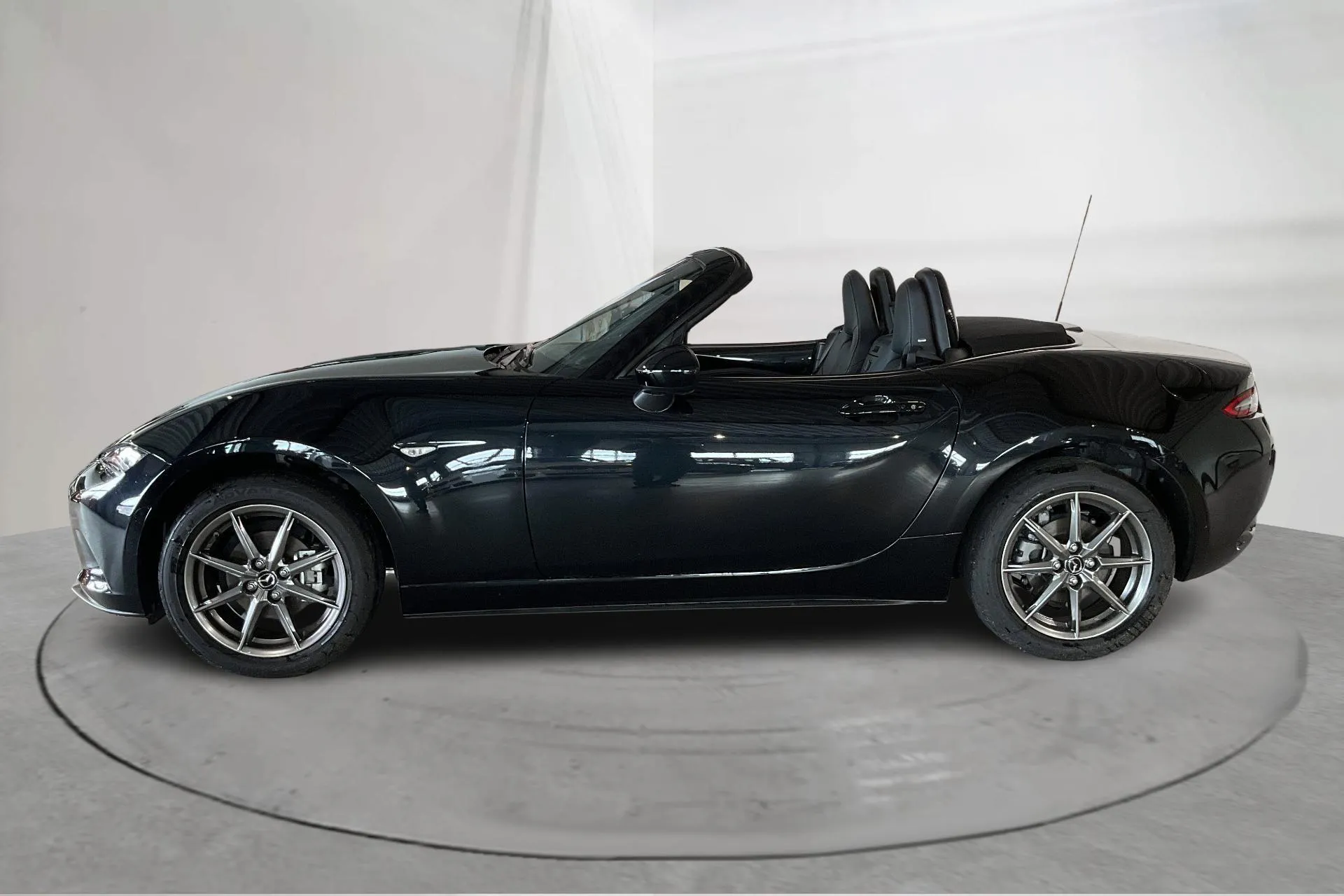 Presentation photo 2 of 20: Mazda MX-5 1.5 (132hk) - 500 km - Manual - black - 2026