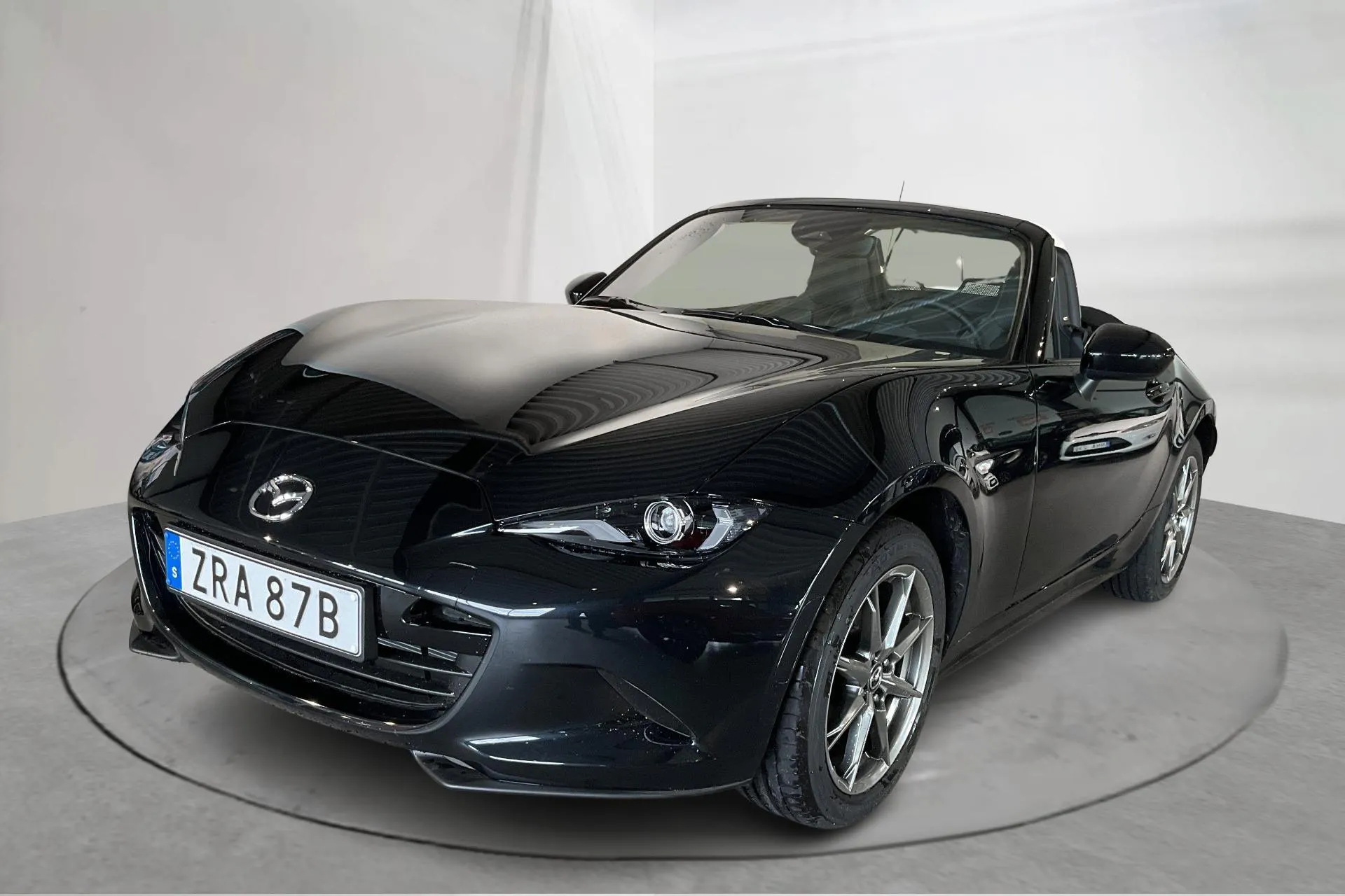 Presentation photo 1 of 20: Mazda MX-5 1.5 (132hk) - 500 km - Manual - black - 2026