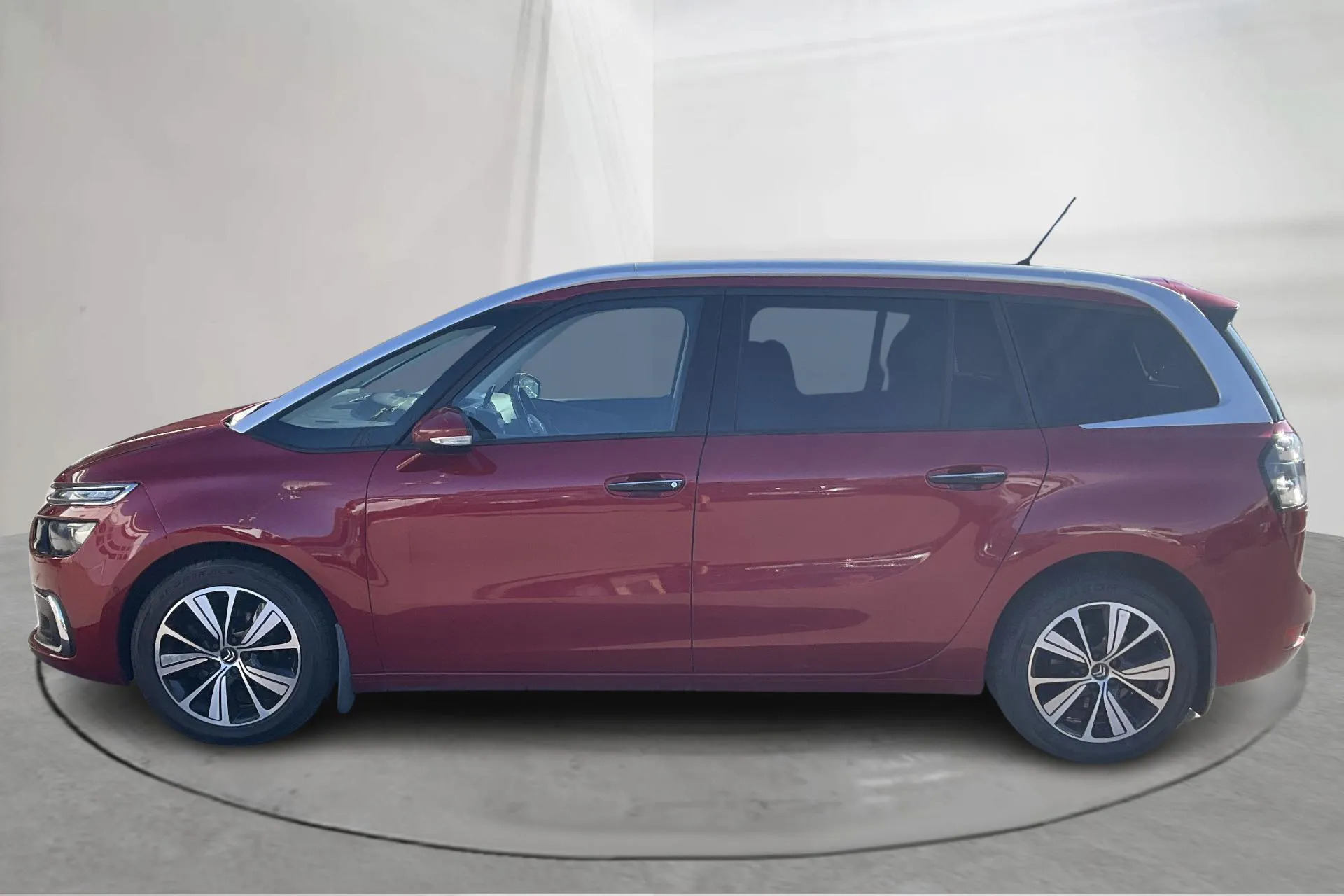 Presentation photo 2 of 19: Citroën C4 Grand Picasso Puretech (130hk) - 180 080 km - Automatic - red - 2016
