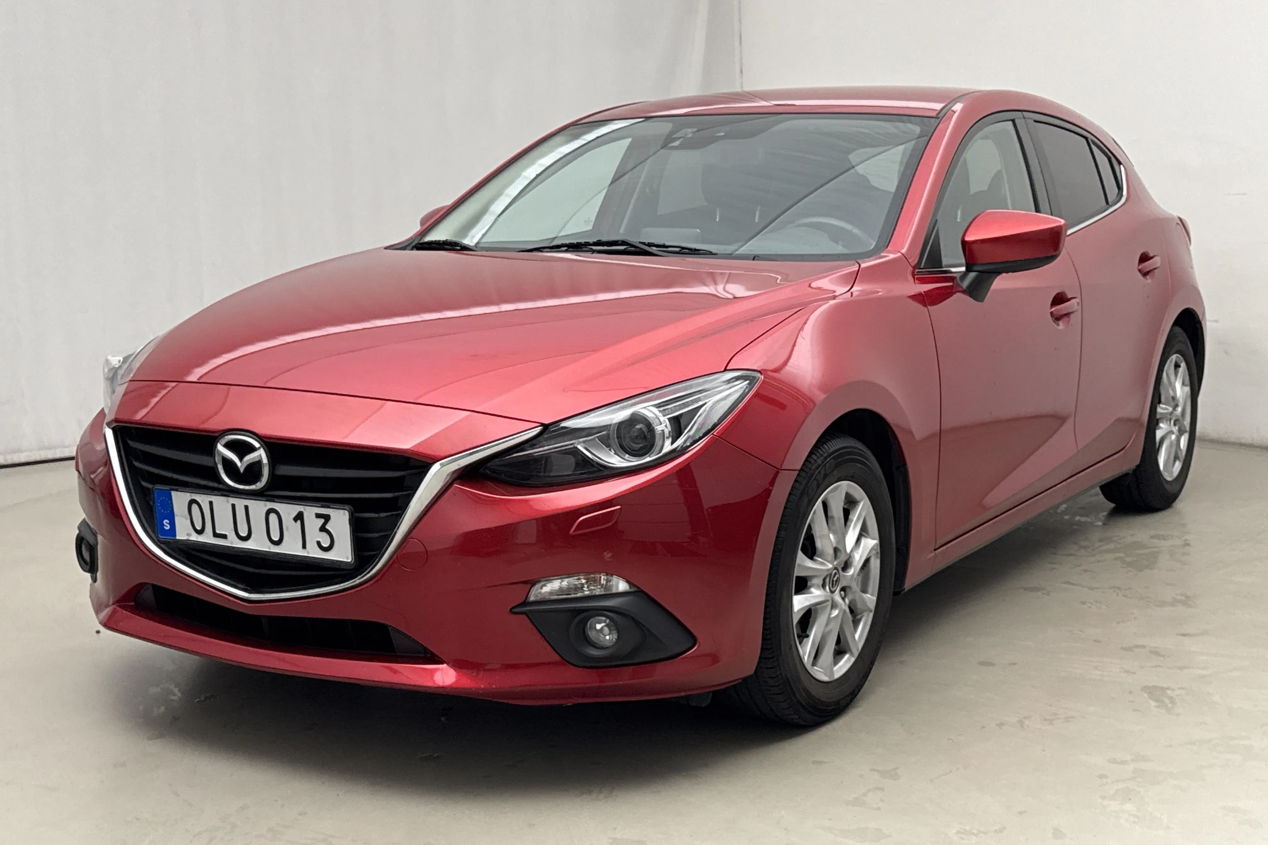 Presentationsfoto 1 av 16: Mazda 3 2.0 5dr (120hk) - 8 524 mil - Manuell - röd - 2014