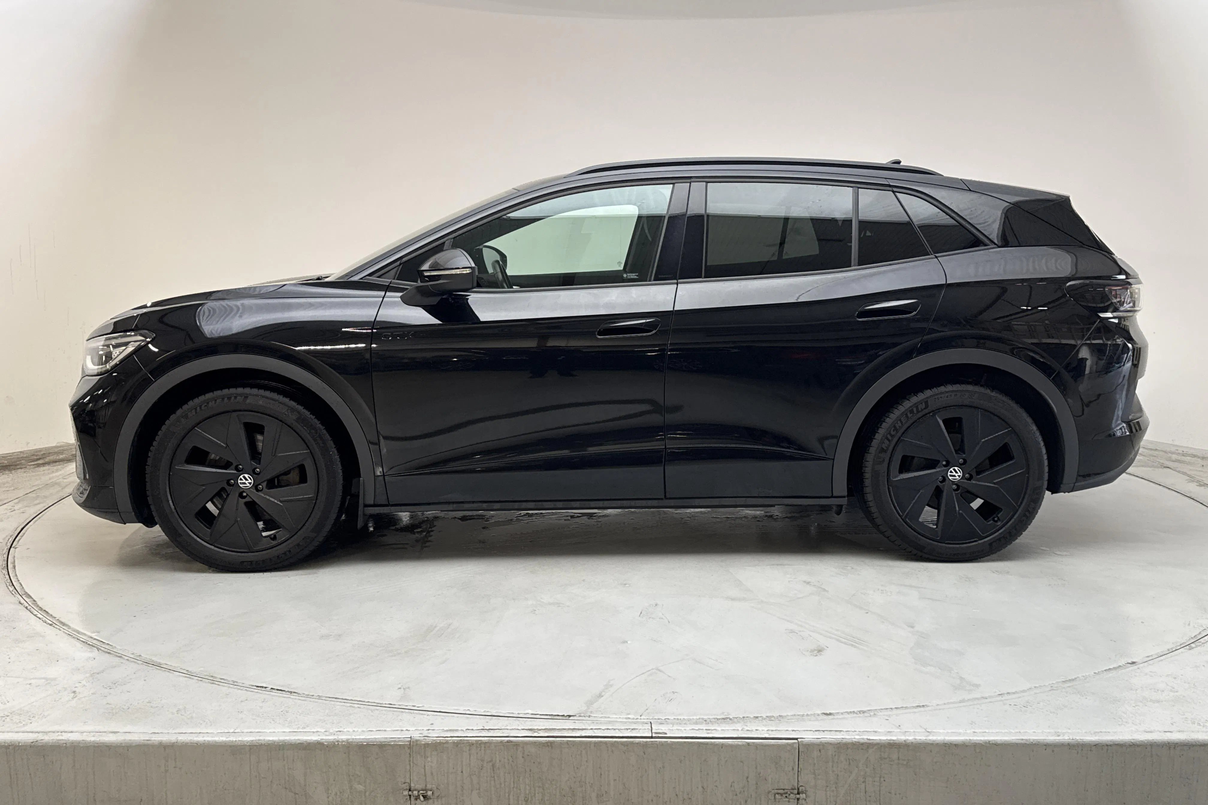 Presentationsfoto 2 av 16: VW ID.4 GTX 77kWh AWD (299hk) - 9 908 mil - Automat - svart - 2023