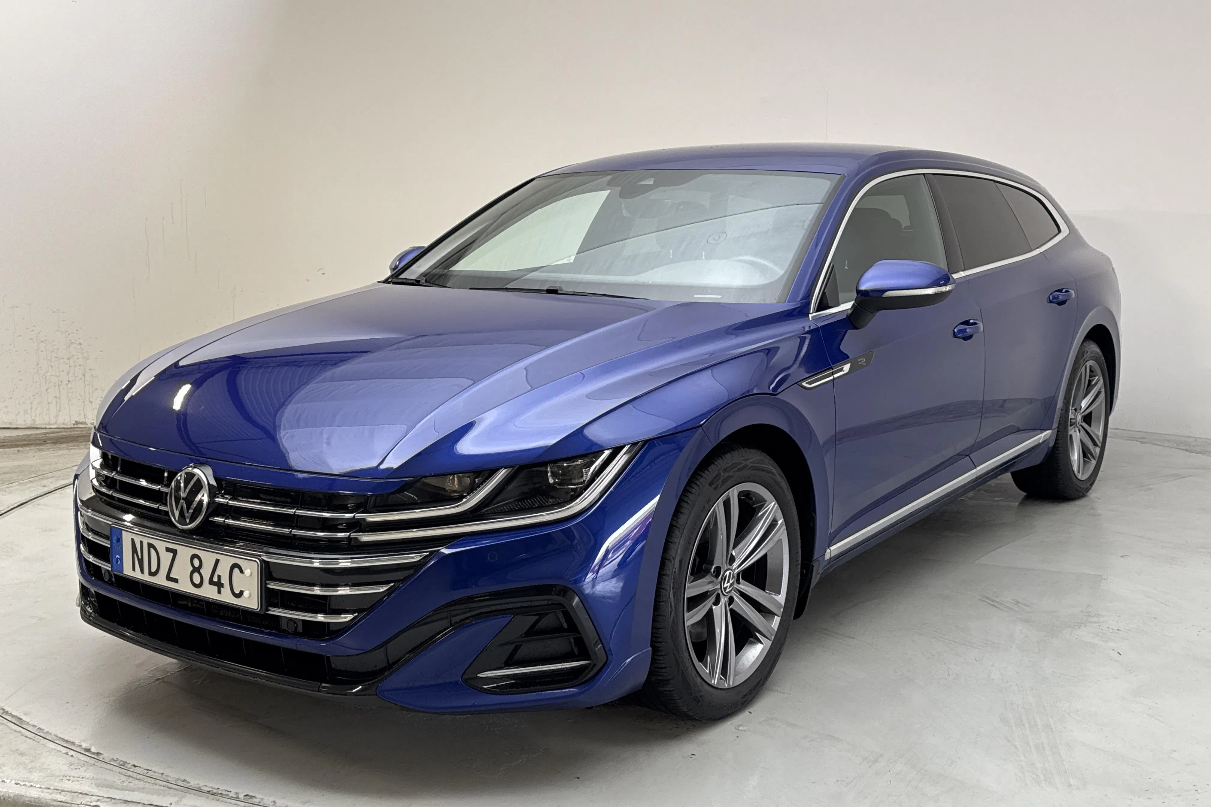 Presentation photo 1 of 17: VW Arteon Shooting Brake eHybrid 1.4 TSI (218hk) - 129 140 km - Automatic - dark blue - 2022