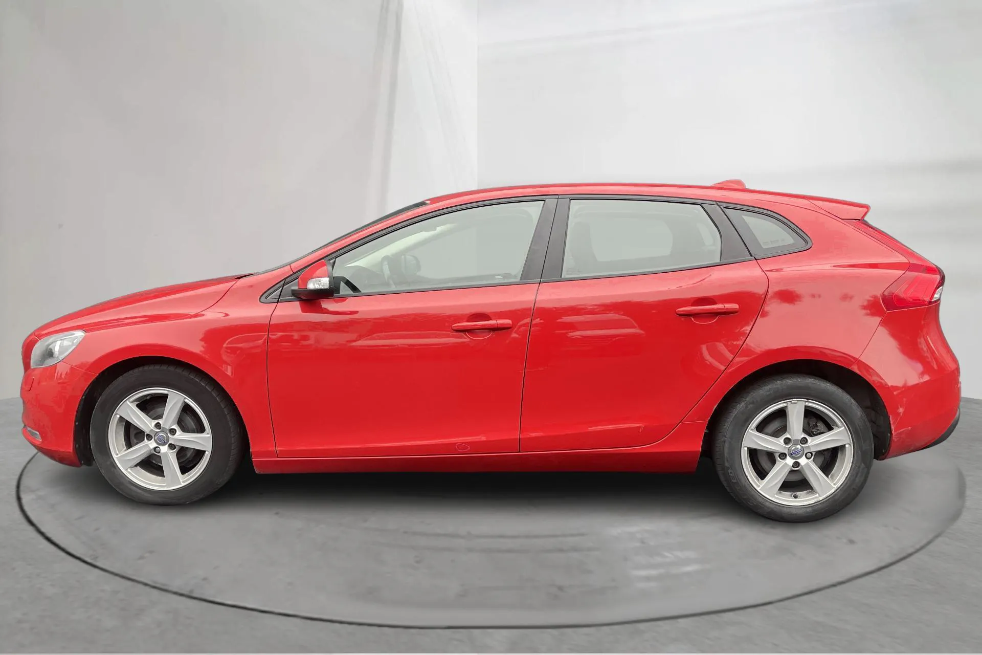 Presentation photo 2 of 13: Volvo V40 D2 (115hk) - 253 750 km - Manual - red - 2015