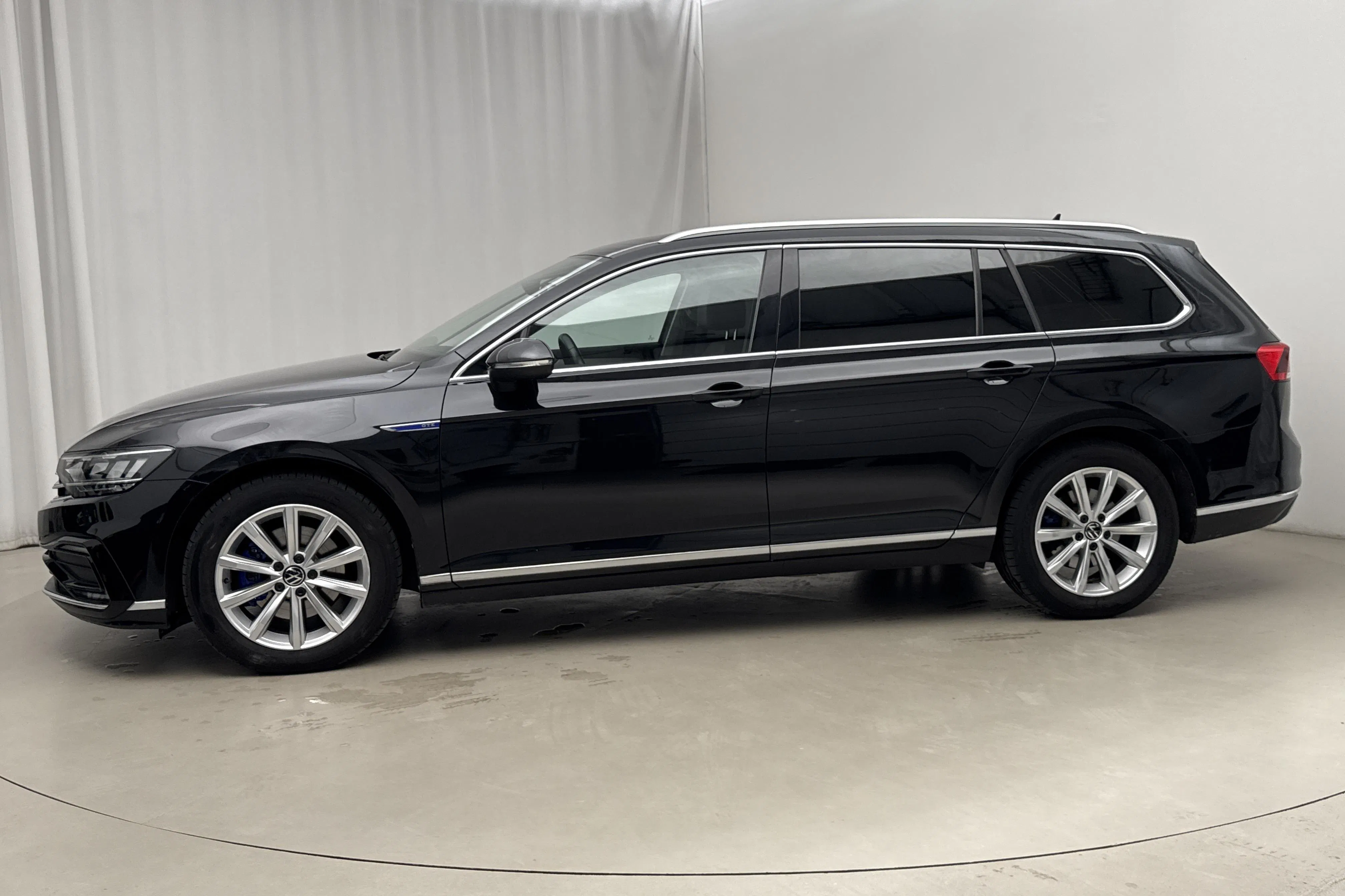 Presentation photo 2 of 25: VW Passat 1.4 GTE Sportscombi (218hk) - 58 140 km - Automatic - black - 2022