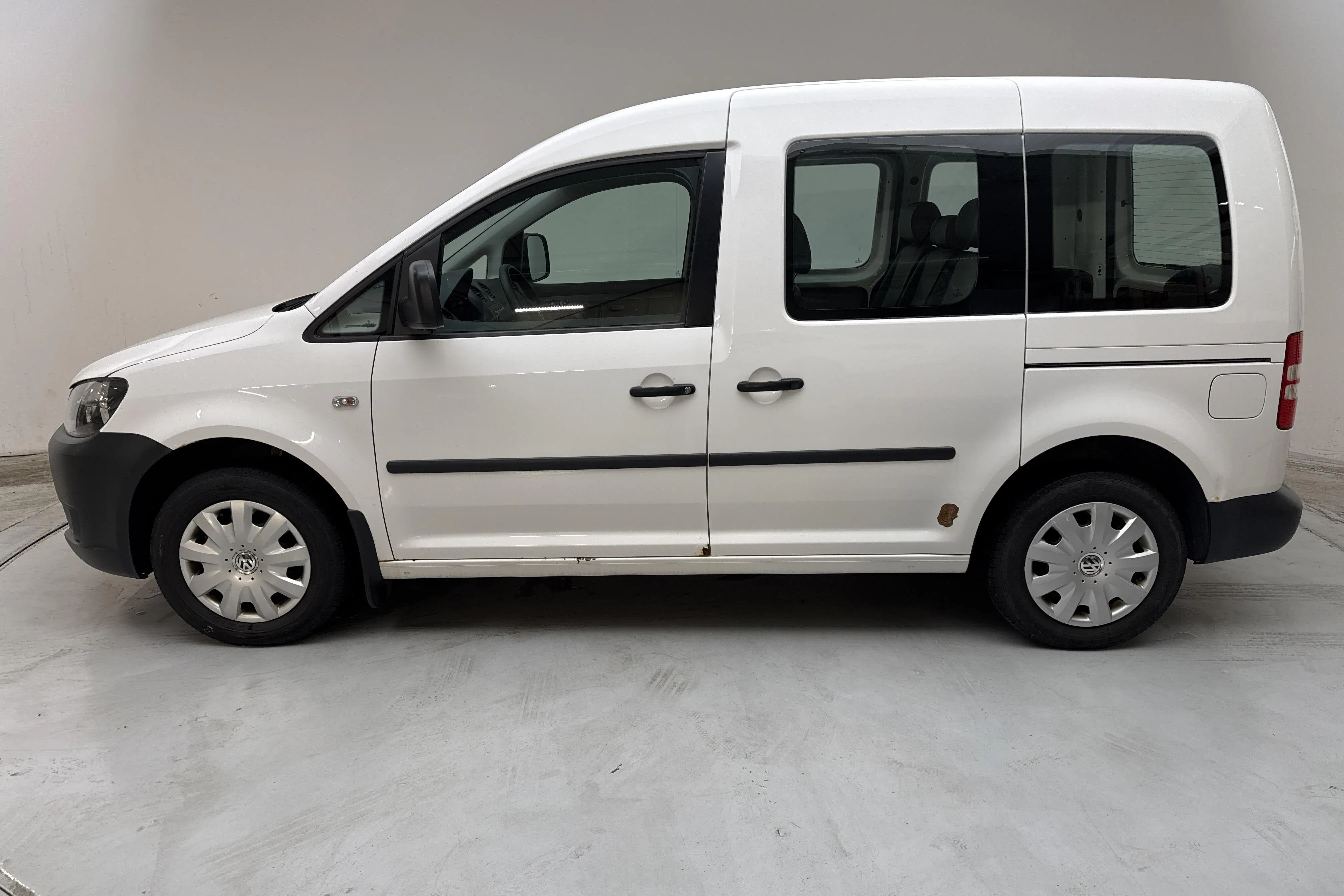 Presentationsfoto 2 av 12: VW Caddy Life 2.0 EcoFuel (109hk) - 10 369 mil - Manuell - vit - 2012