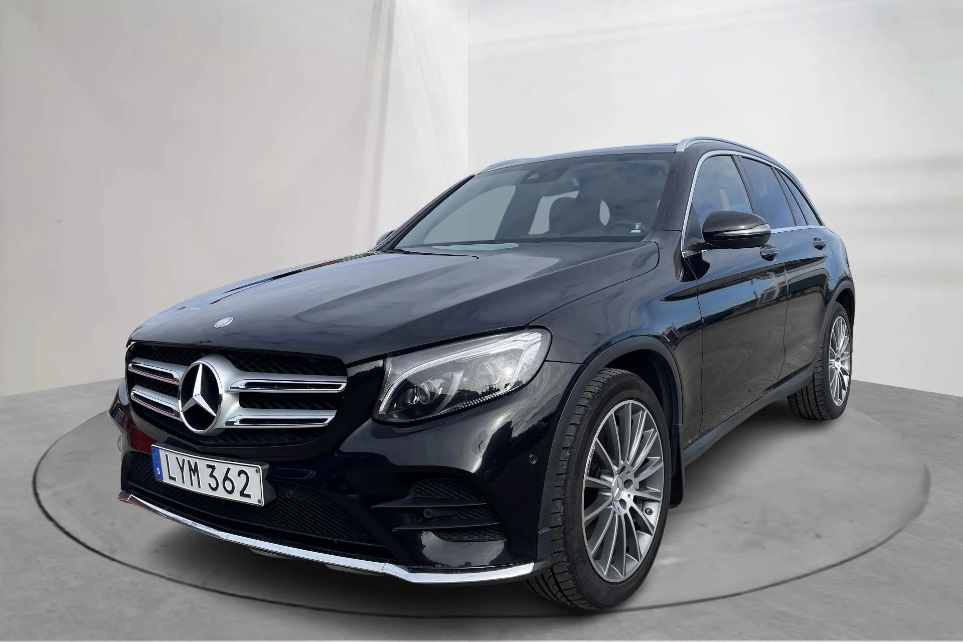 Presentationsfoto 1 av 23: Mercedes GLC 220 d 4MATIC X253 (170hk) - 14 092 mil - Automat - svart - 2016