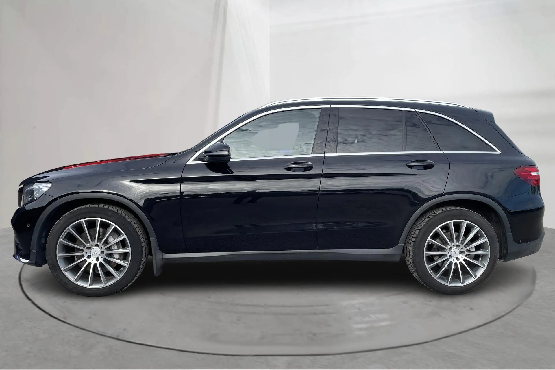 Presentationsfoto 2 av 23: Mercedes GLC 220 d 4MATIC X253 (170hk) - 14 092 mil - Automat - svart - 2016