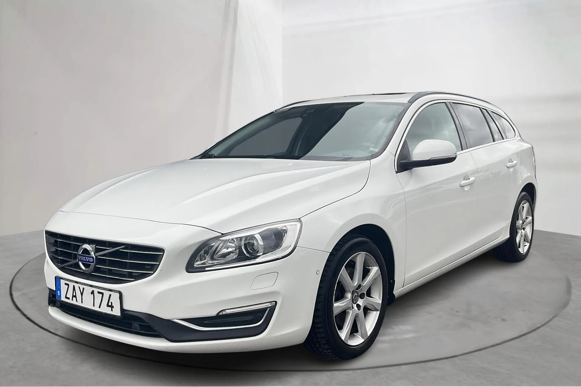 Presentation photo 1 of 17: Volvo V60 D3 (150hk) - 122 900 km - Automatic - white - 2018