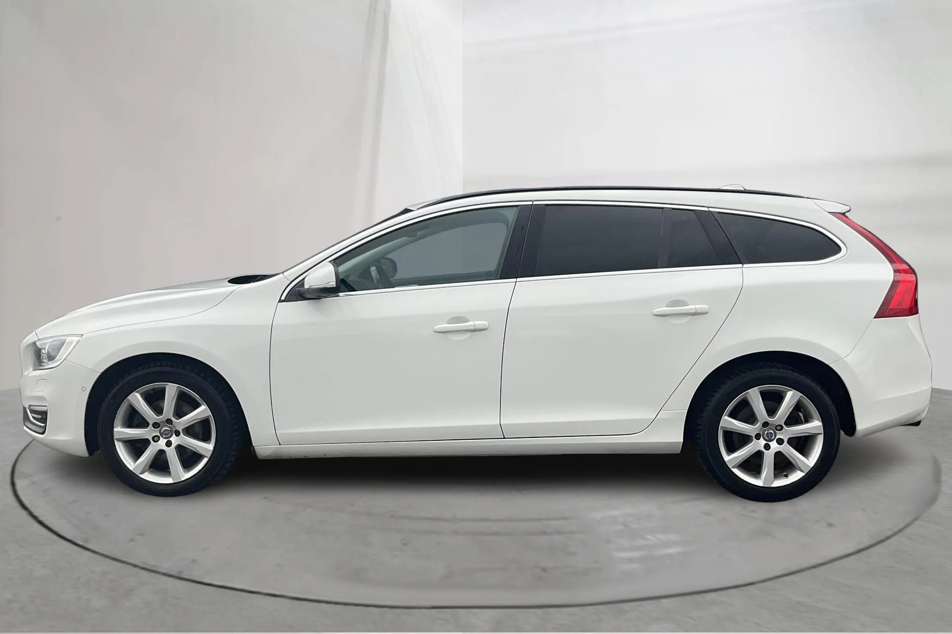 Presentation photo 2 of 17: Volvo V60 D3 (150hk) - 122 900 km - Automatic - white - 2018