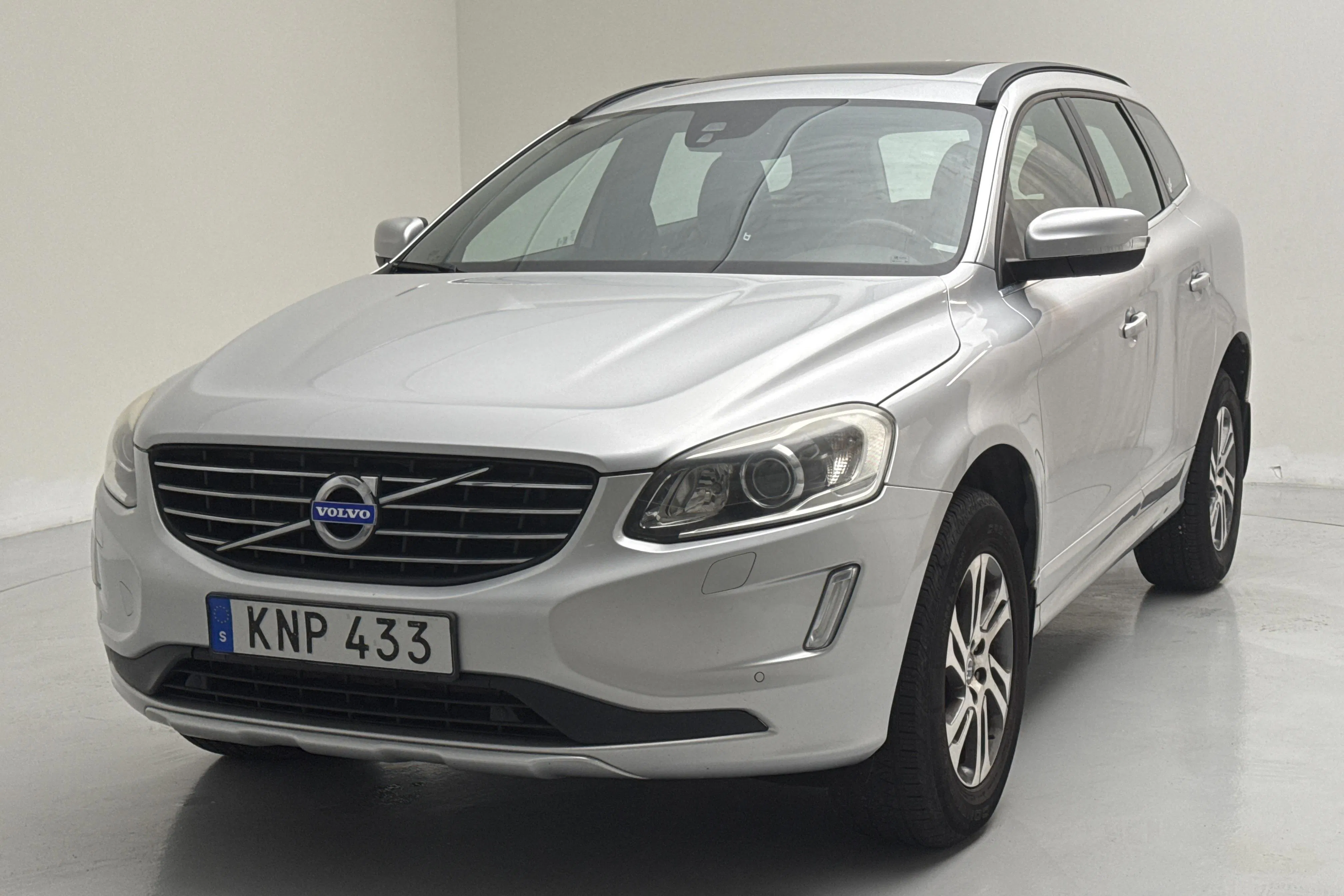 Presentation photo 1 of 16: Volvo XC60 D4 2WD (181hk) - 197 570 km - Automatic - silver - 2015