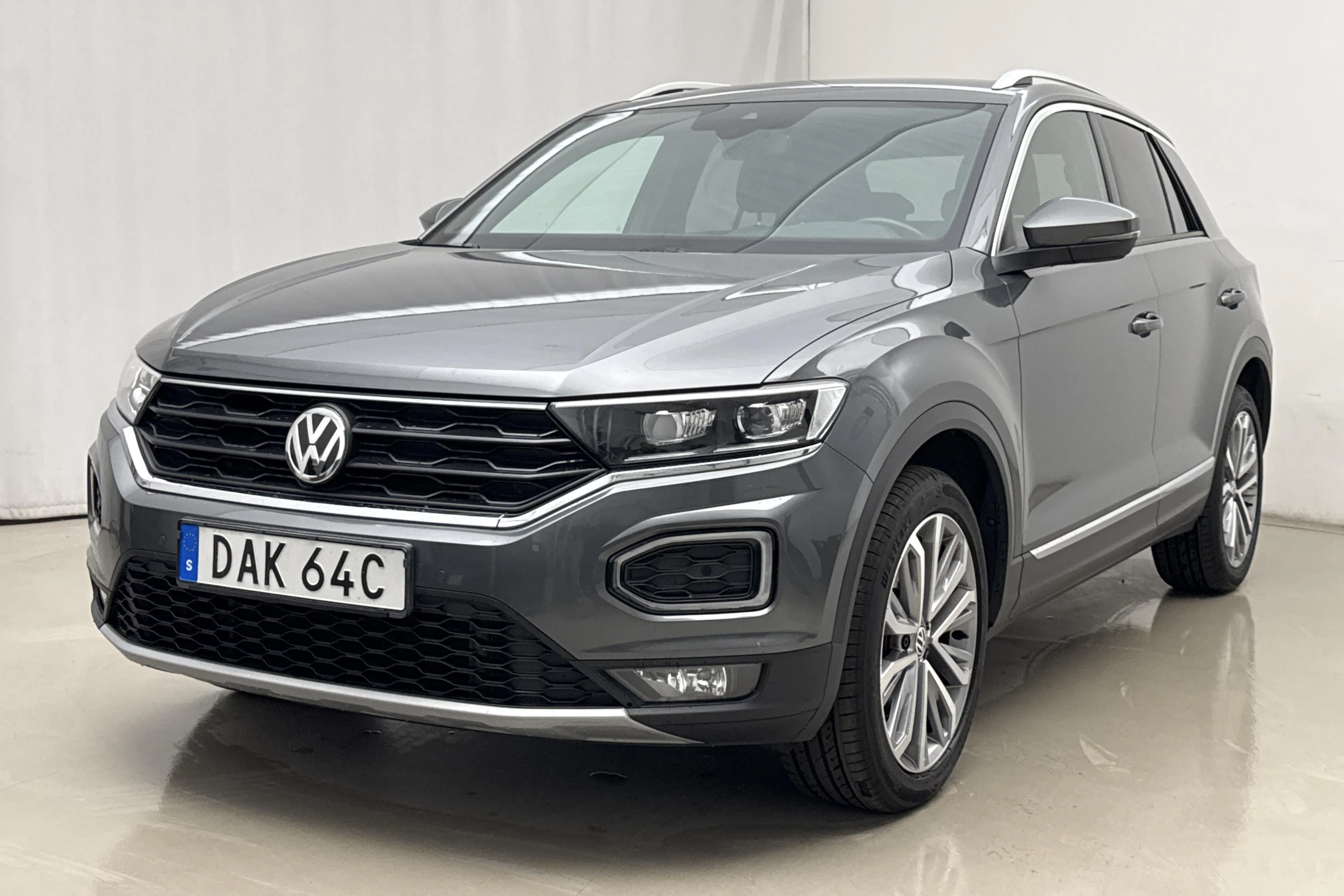 Presentation photo 1 of 17: VW T-Roc 2.0 TSI 4MOTION (190hk) - 117 230 km - Automatic - dark grey - 2019