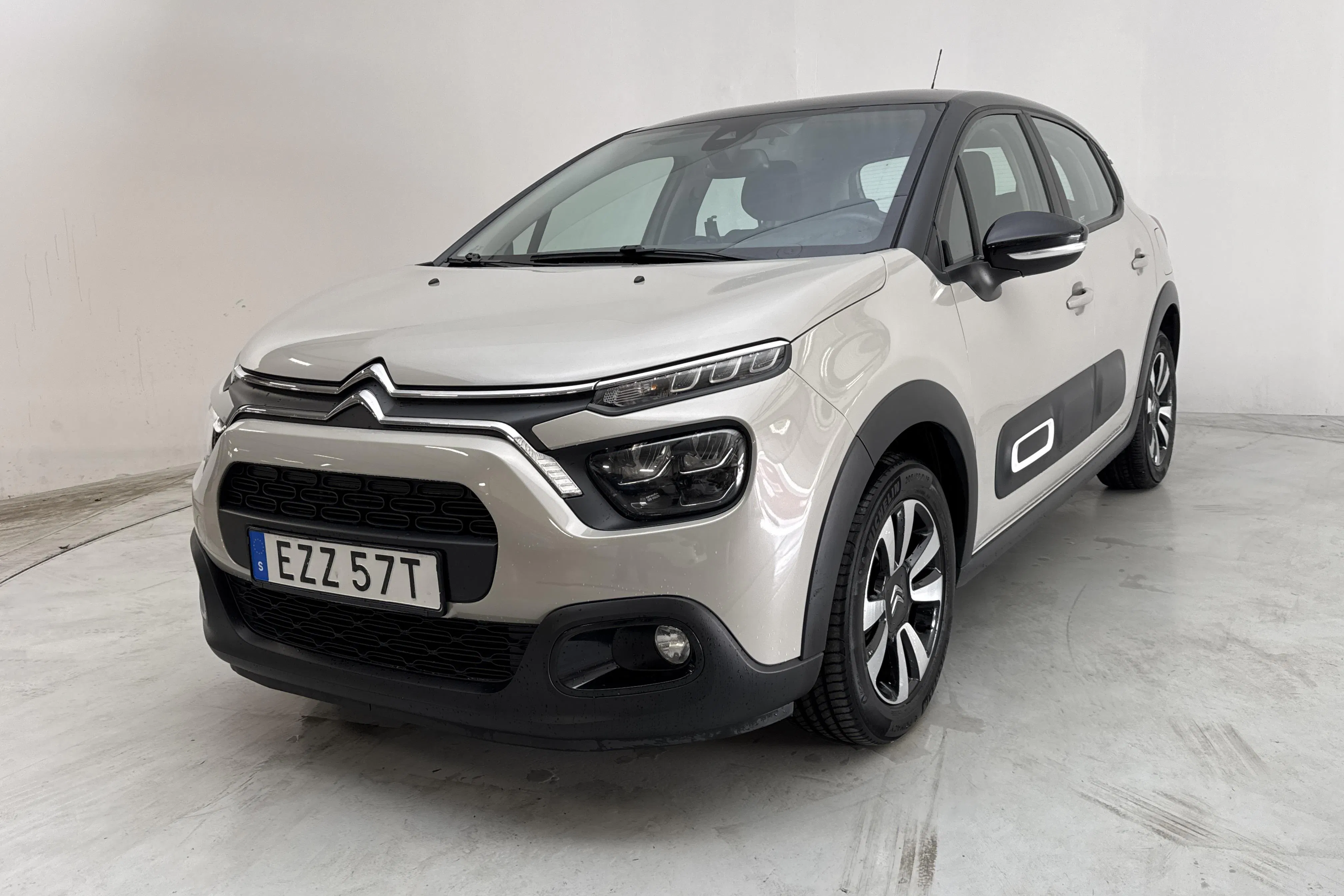 Presentation photo 1 of 12: Citroën C3 PureTech (110hk) - 121 270 km - Automatic - gray - 2022