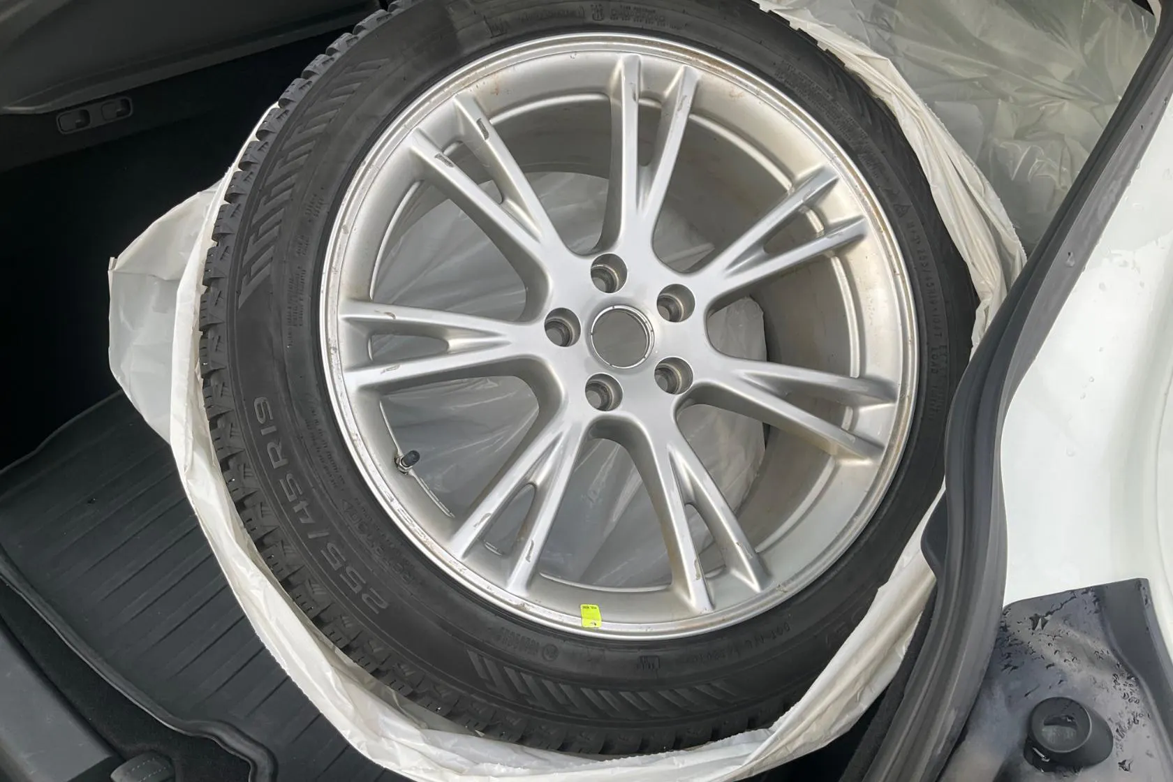 Presentationsfoto 21 av 21: Tesla Model Y Long Range Dual Motor AWD - 11 935 mil - Automat - vit - 2023