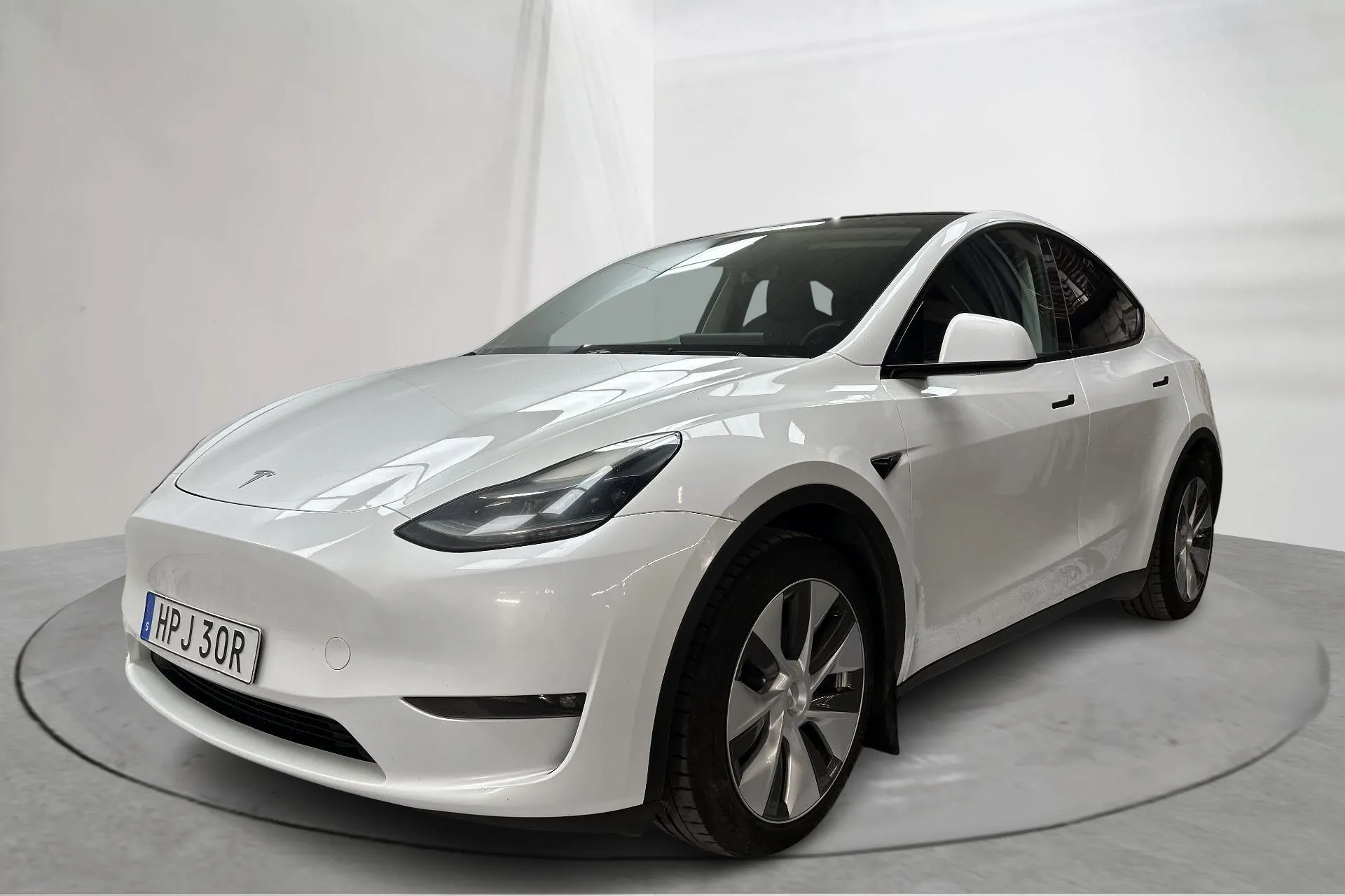 Presentationsfoto 1 av 21: Tesla Model Y Long Range Dual Motor AWD - 11 935 mil - Automat - vit - 2023