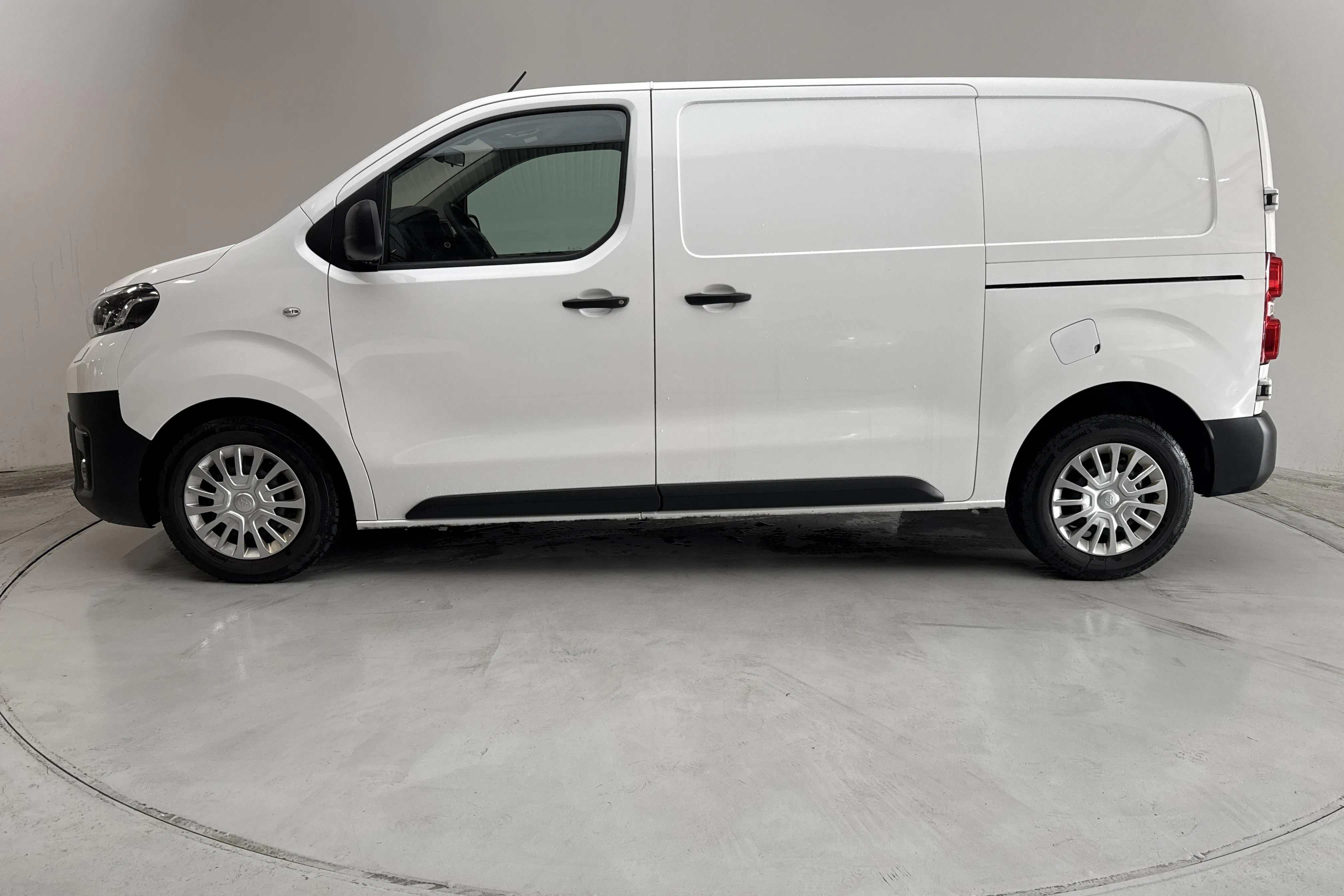 Presentation photo 2 of 12: Toyota PROACE 2.0D (120hk) - 139 320 km - Automatic - white - 2021