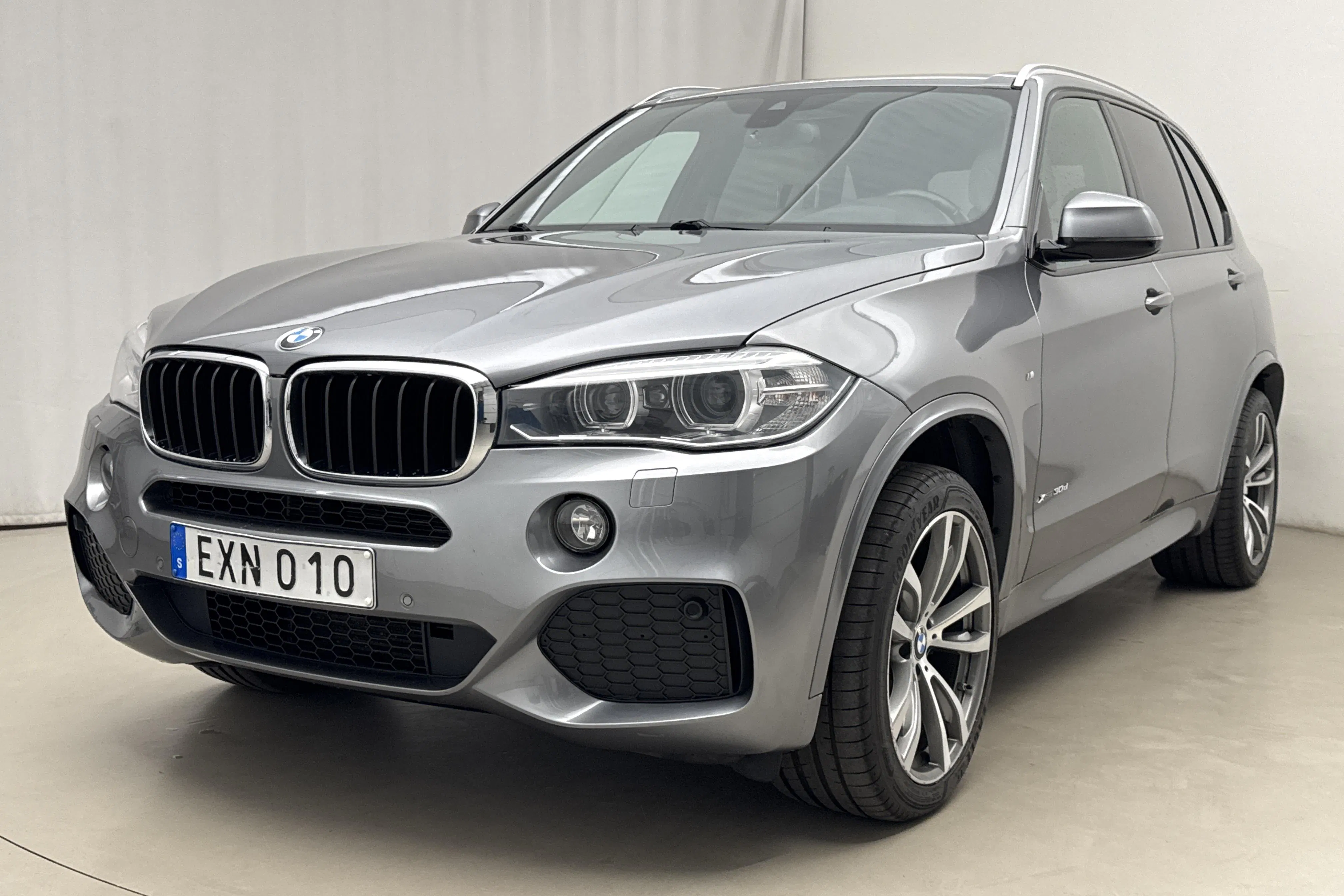 Presentationsfoto 1 av 17: BMW X5 xDrive30d, F15 (258hk) - 16 362 mil - Automat - grå - 2015