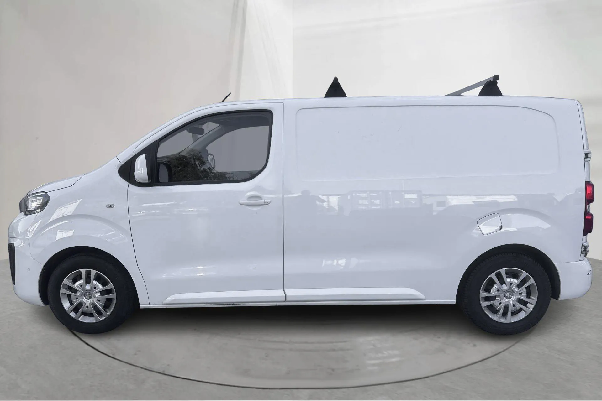 Presentationsfoto 2 av 15: Peugeot Expert BlueHDi Skåp (120hk) - 13 021 mil - Manuell - vit - 2021