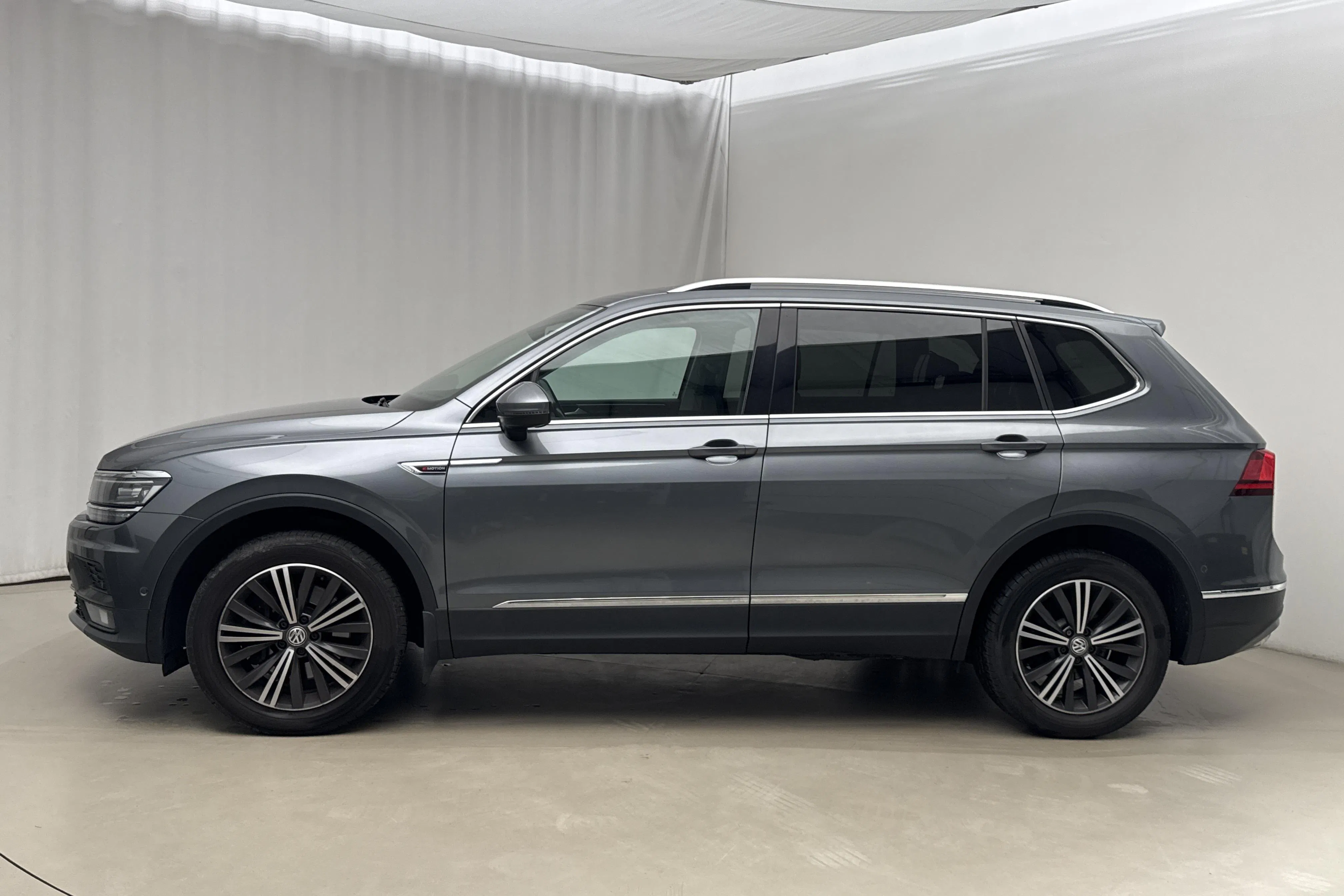 Presentation photo 2 of 20: VW Tiguan Allspace 2.0 TDI 4MOTION (190hk) - 167 170 km - Automatic - gray - 2019