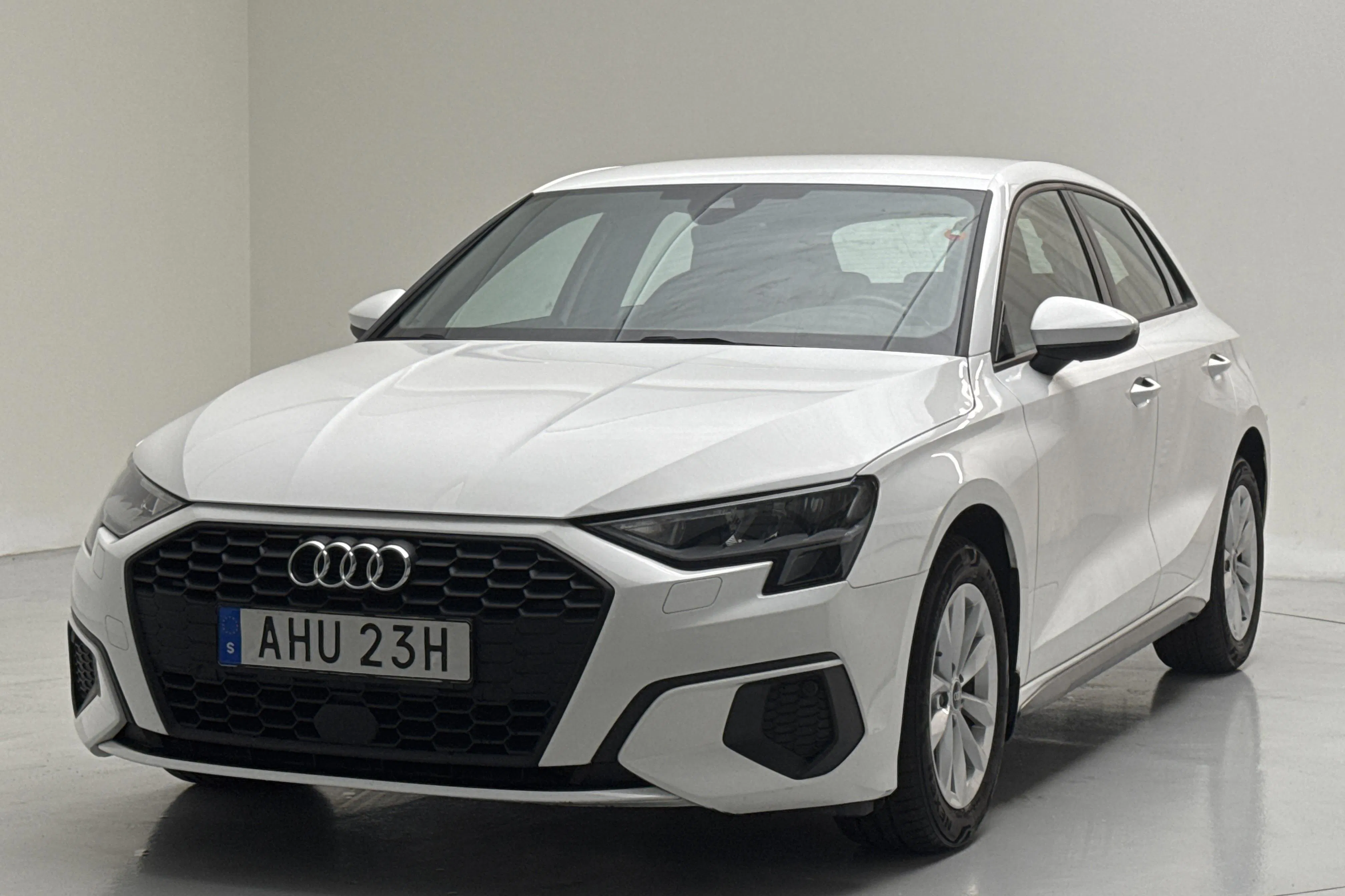 Presentation photo 1 of 11: Audi A3 Sportback 35 TFSI (150hk) - 71 060 km - Manual - white - 2021