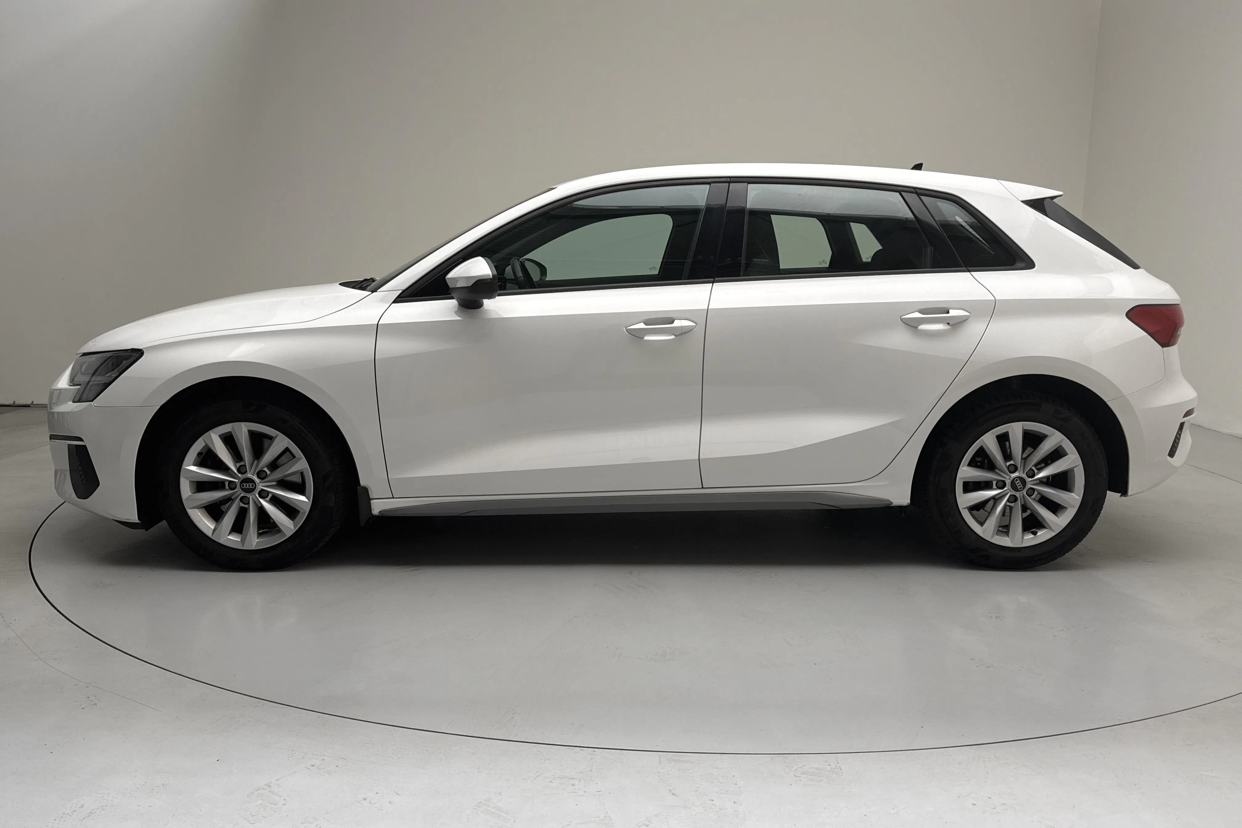 Presentation photo 2 of 11: Audi A3 Sportback 35 TFSI (150hk) - 71 060 km - Manual - white - 2021