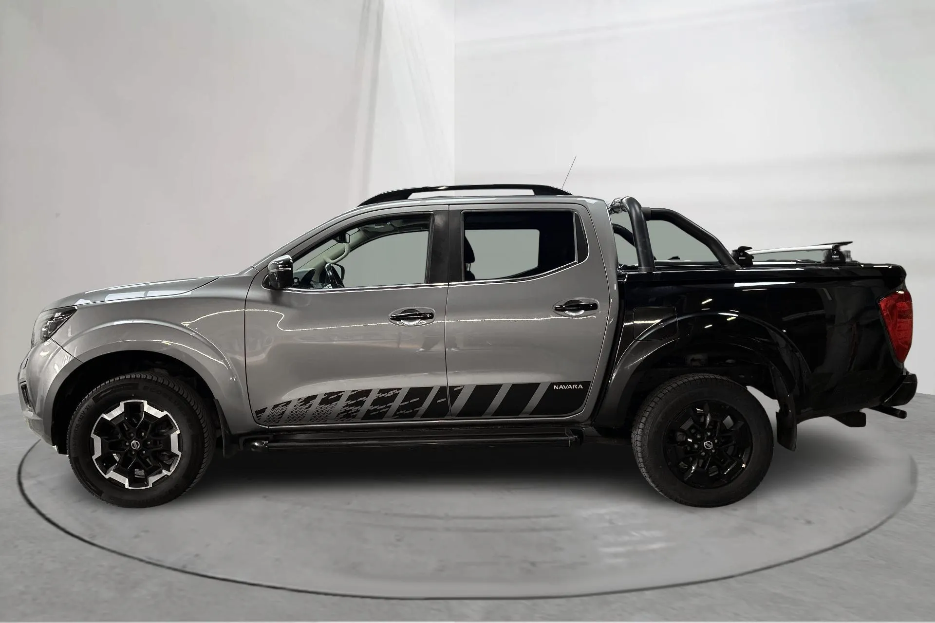 Presentationsfoto 2 av 16: Nissan Navara 2.3 dCi 4x4 (190hk) - 8 146 mil - Automat - grå - 2020