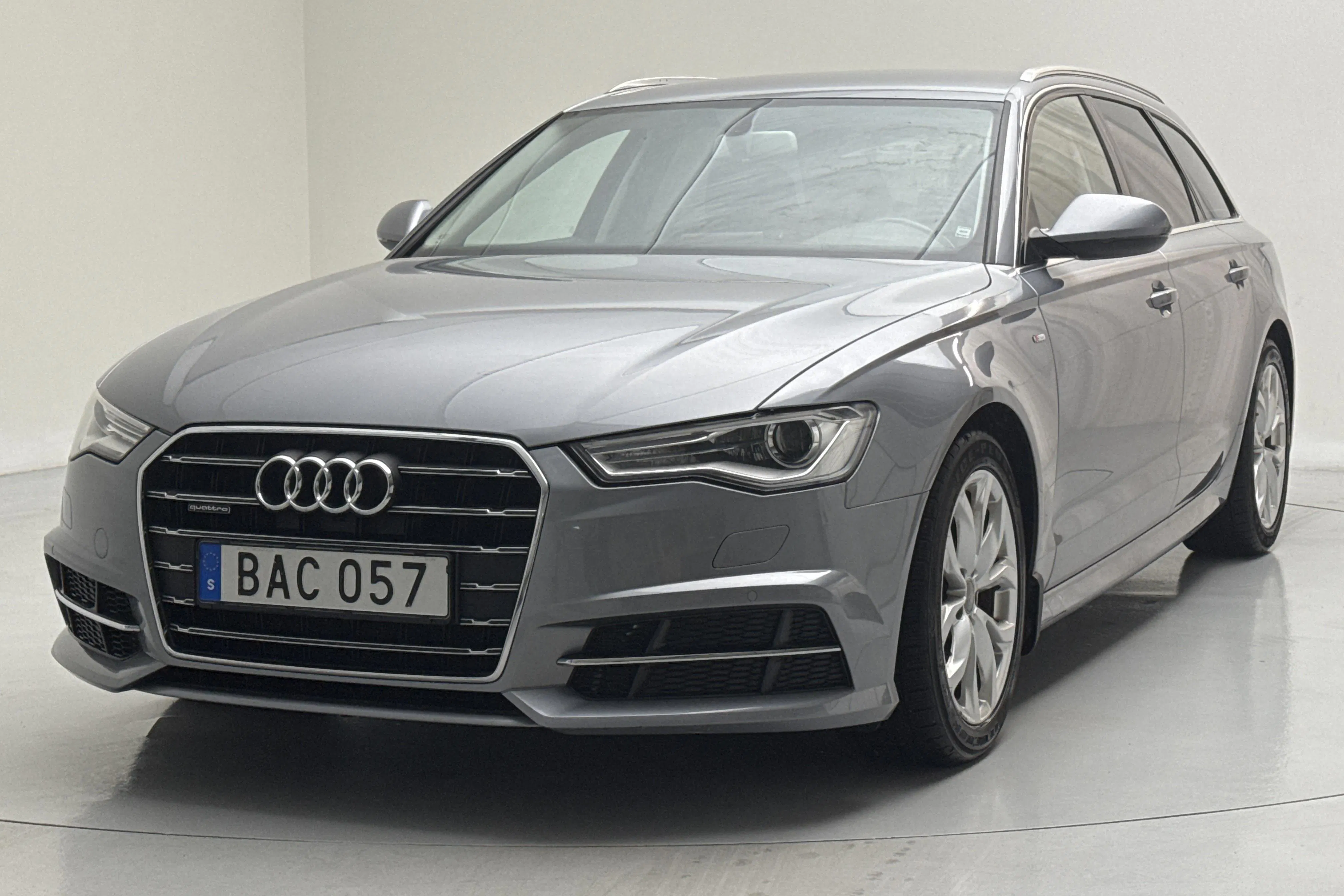 Presentation photo 1 of 13: Audi A6 2.0 TDI Avant quattro (190hk) - 127 210 km - Automatic - gray - 2017