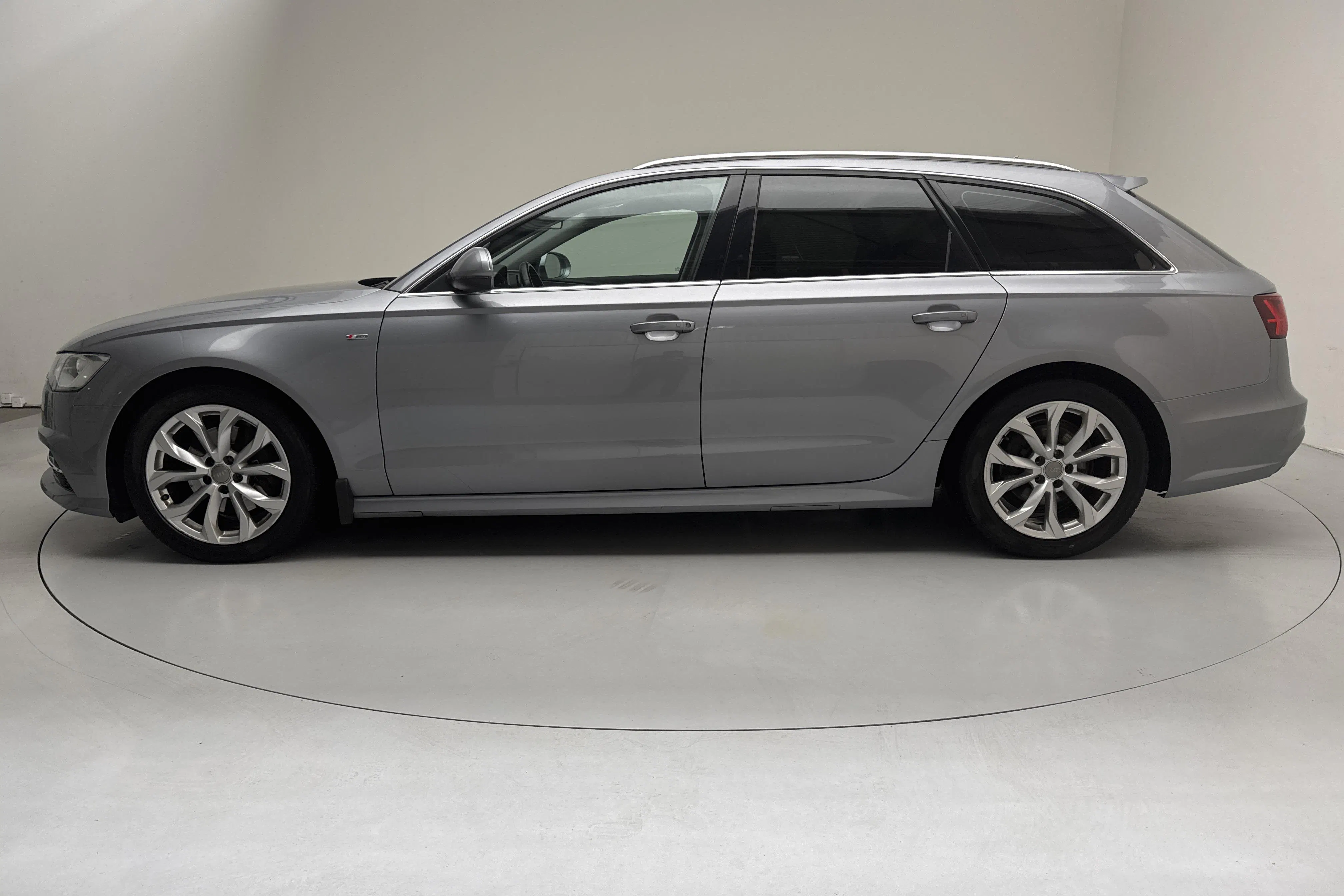 Presentation photo 2 of 13: Audi A6 2.0 TDI Avant quattro (190hk) - 127 210 km - Automatic - gray - 2017