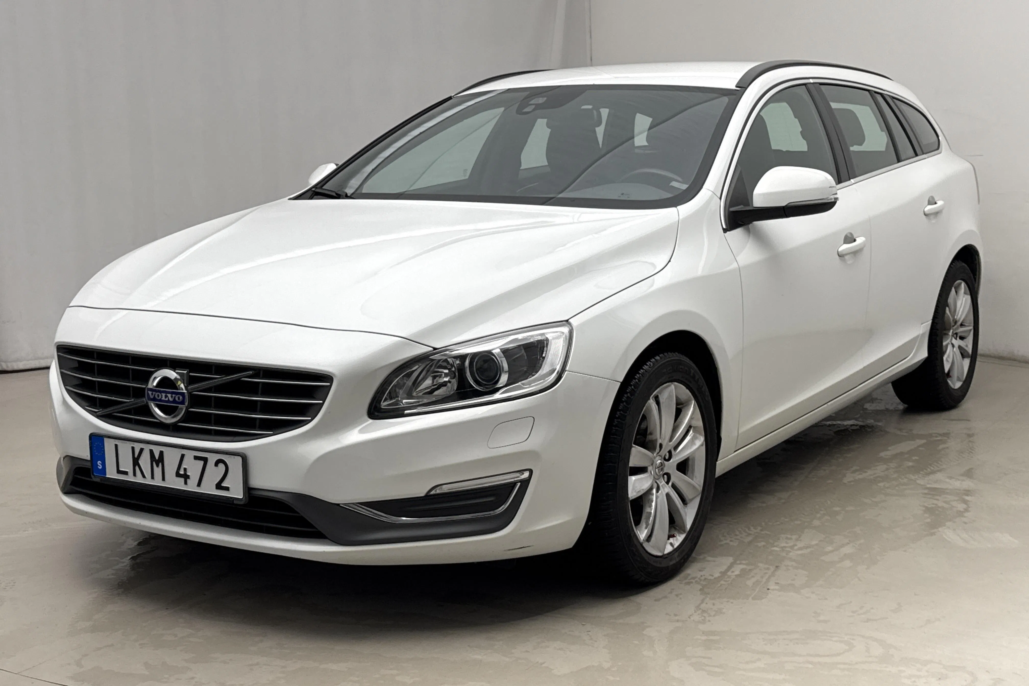 Presentation photo 1 of 16: Volvo V60 D2 (115hk) - 181 310 km - Automatic - white - 2014