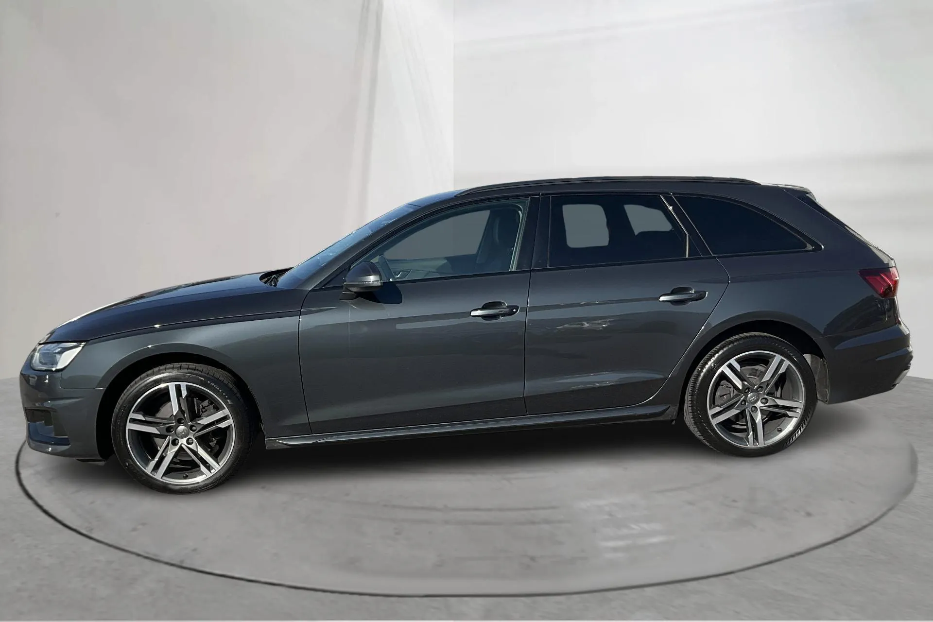 Presentationsfoto 2 av 17: Audi A4 2.0 TFSI g-tron Avant (170hk) - 25 354 mil - Automat - grå - 2020