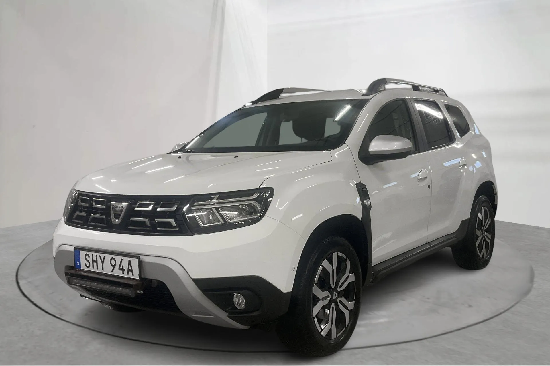 Presentationsfoto 1 av 19: Dacia Duster 1.5 dCi 4x4 (115hk) - 10 460 mil - Manuell - vit - 2023