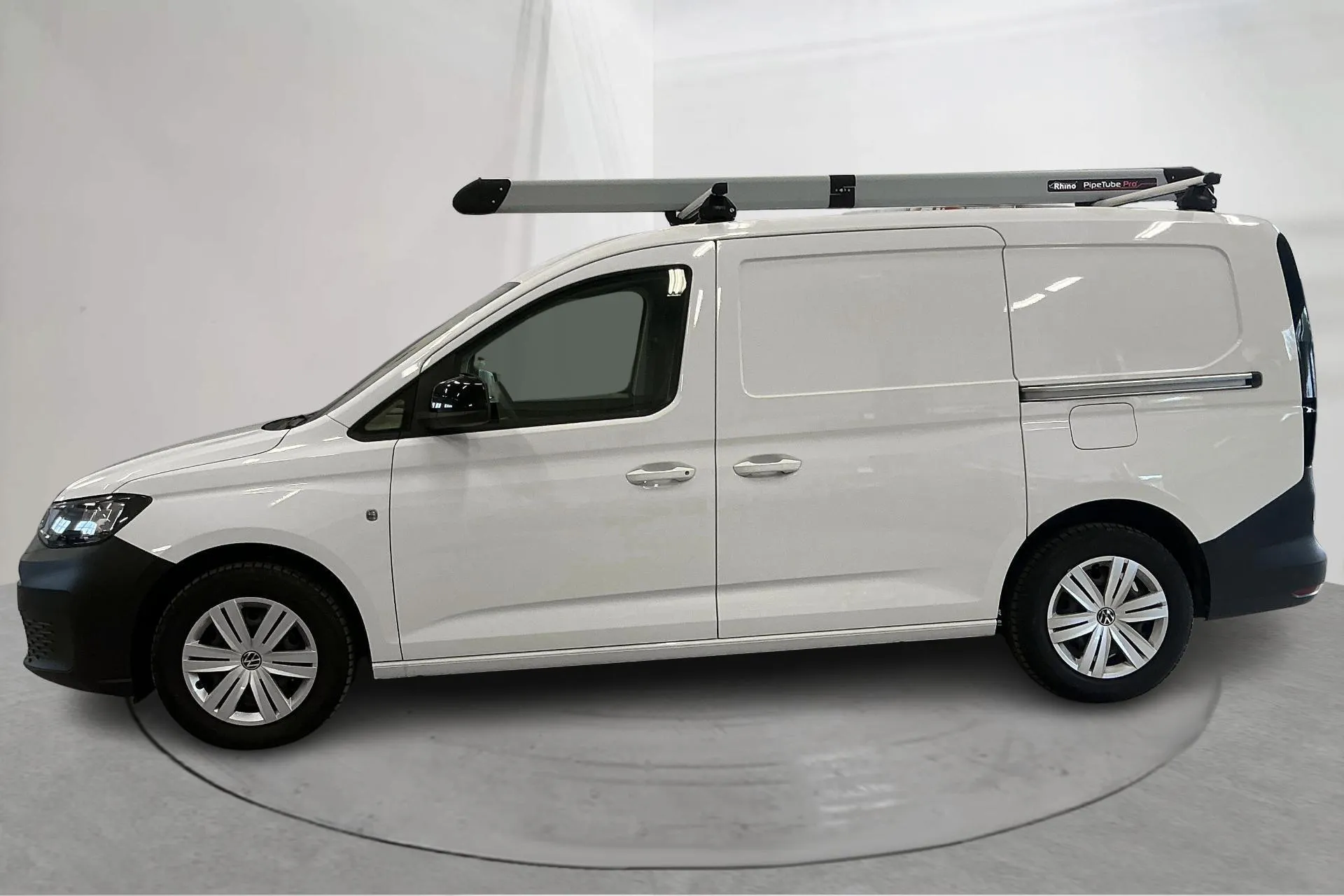 Presentationsfoto 2 av 18: VW Caddy Cargo Maxi 2.0 TDI Skåp (122hk) - 3 434 mil - Manuell - vit - 2023