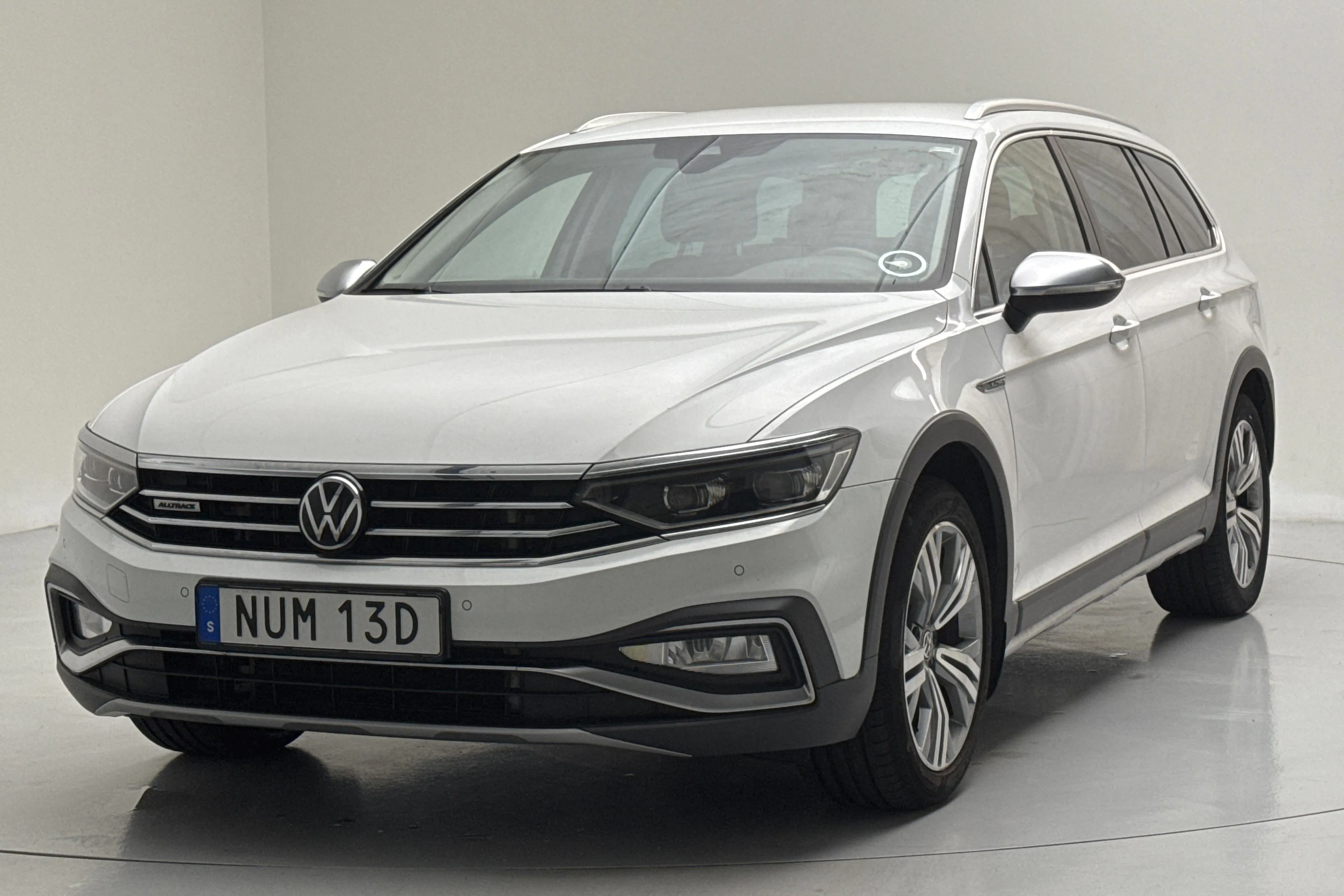 Presentation photo 1 of 16: VW Passat Alltrack 2.0 TDI Sportscombi 4Motion (200hk) - 168 220 km - Automatic - white - 2021
