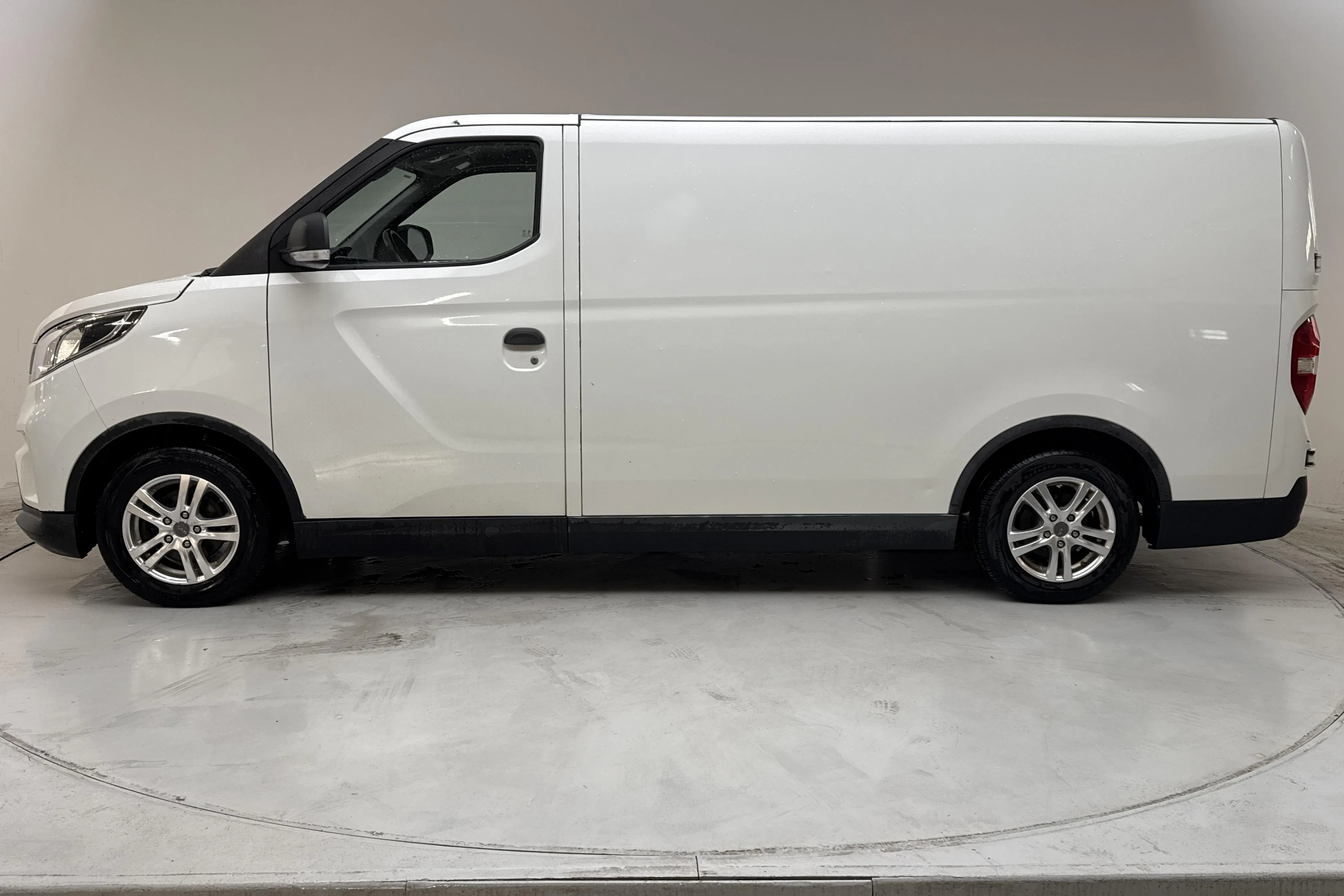 Presentationsfoto 2 av 12: Maxus e-Deliver 3 51,5kWh (122hk) - 7 037 mil - Automat - vit - 2021