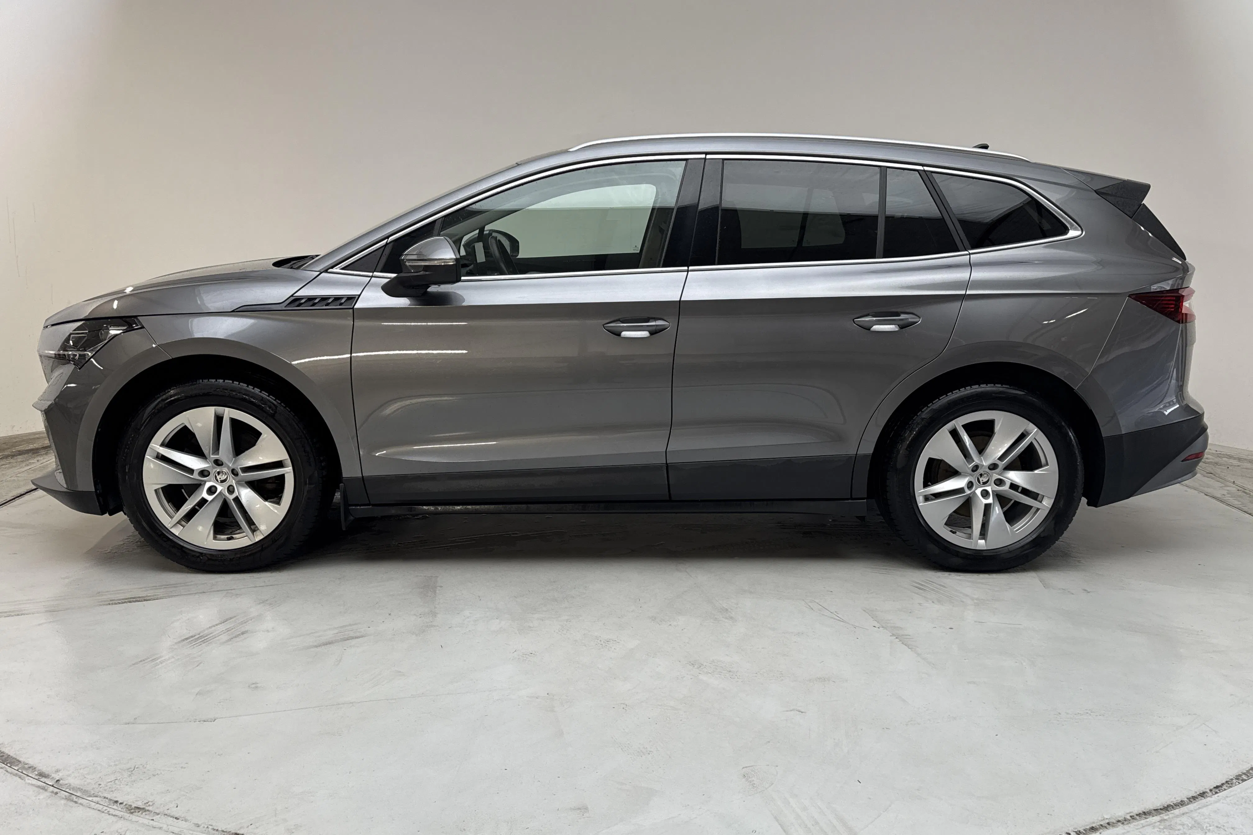Presentationsfoto 2 av 16: Skoda Enyaq iV 80 (204hk) - 8 114 mil - Automat - grå - 2023