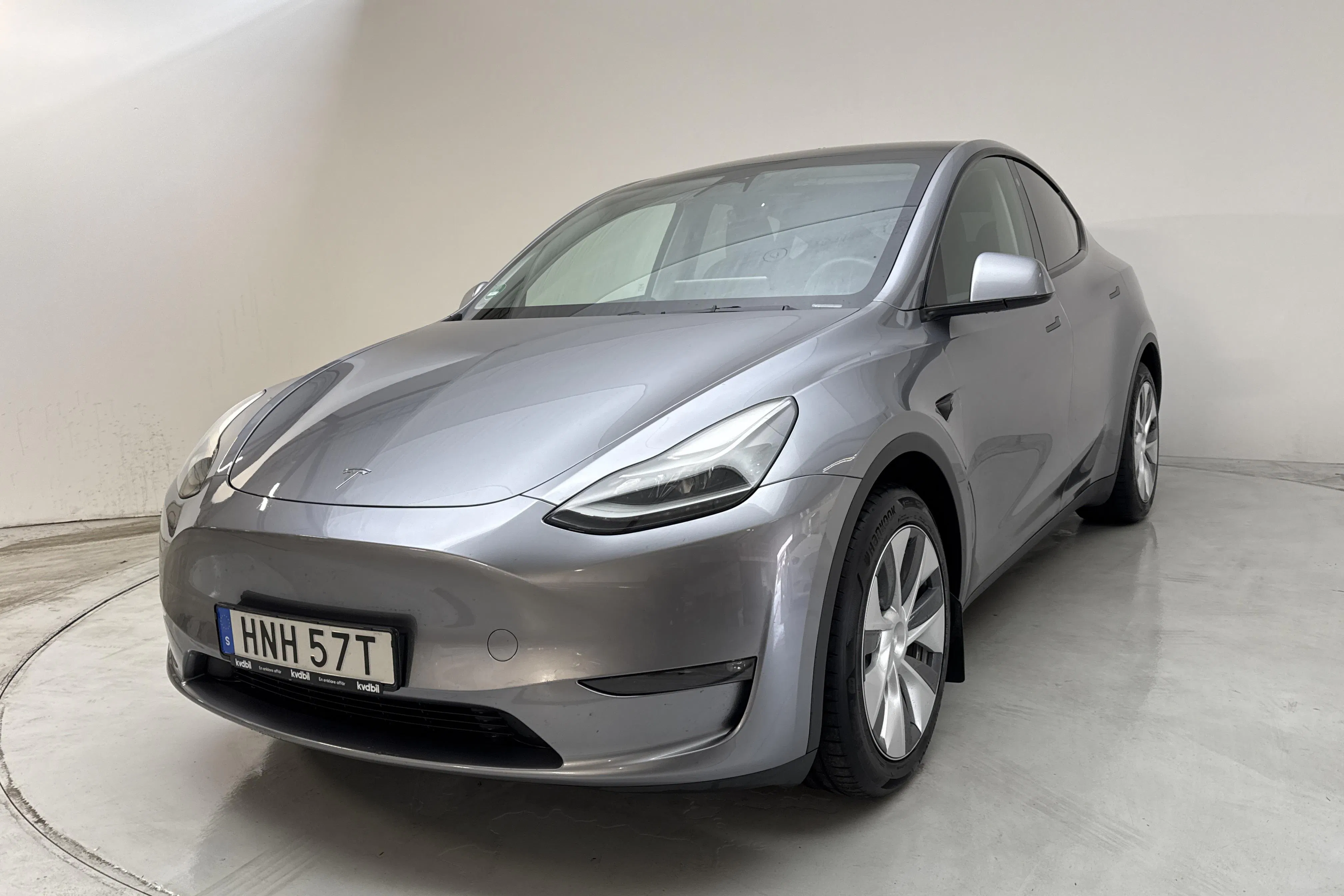 Presentationsfoto 1 av 21: Tesla Model Y Long Range Dual Motor AWD - 7 954 mil - Automat - grå - 2024