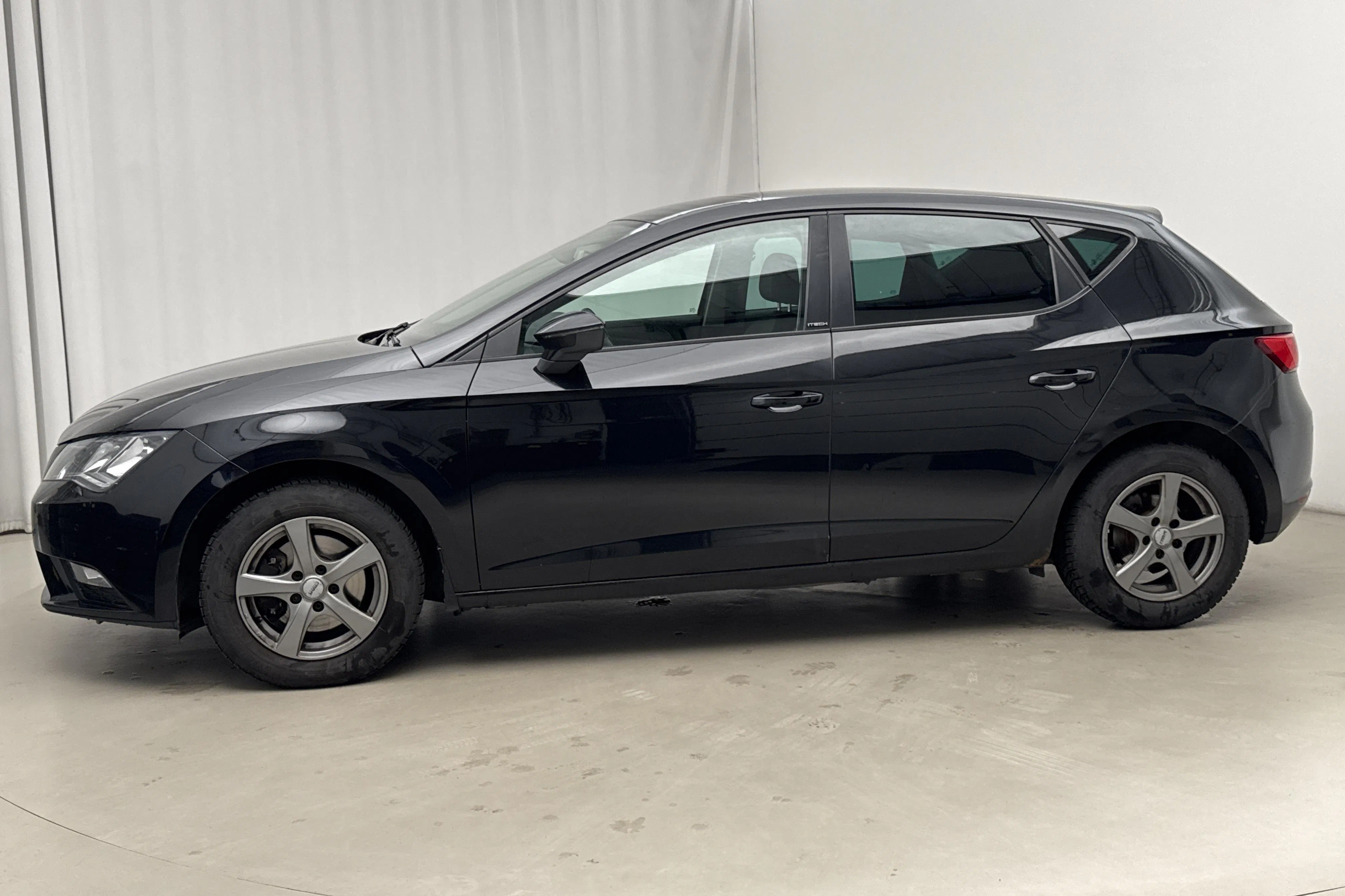 Presentation photo 2 of 14: Seat Leon 1.2 TSI 5dr (110hk) - 222 860 km - Manual - black - 2015