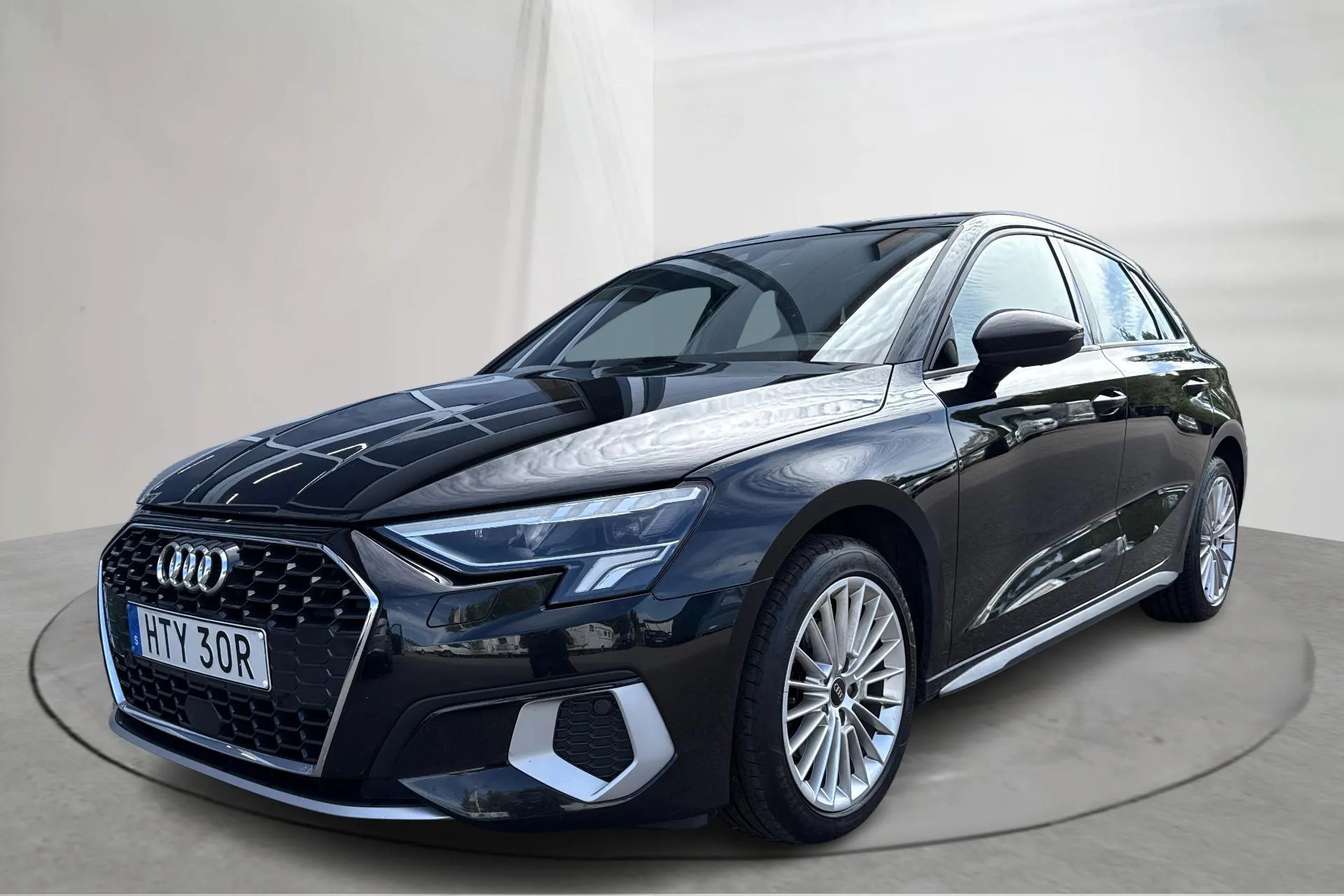 Presentationsfoto 1 av 15: Audi A3 Sportback 30 g-tron (130hk) - 9 542 mil - Automat - svart - 2023