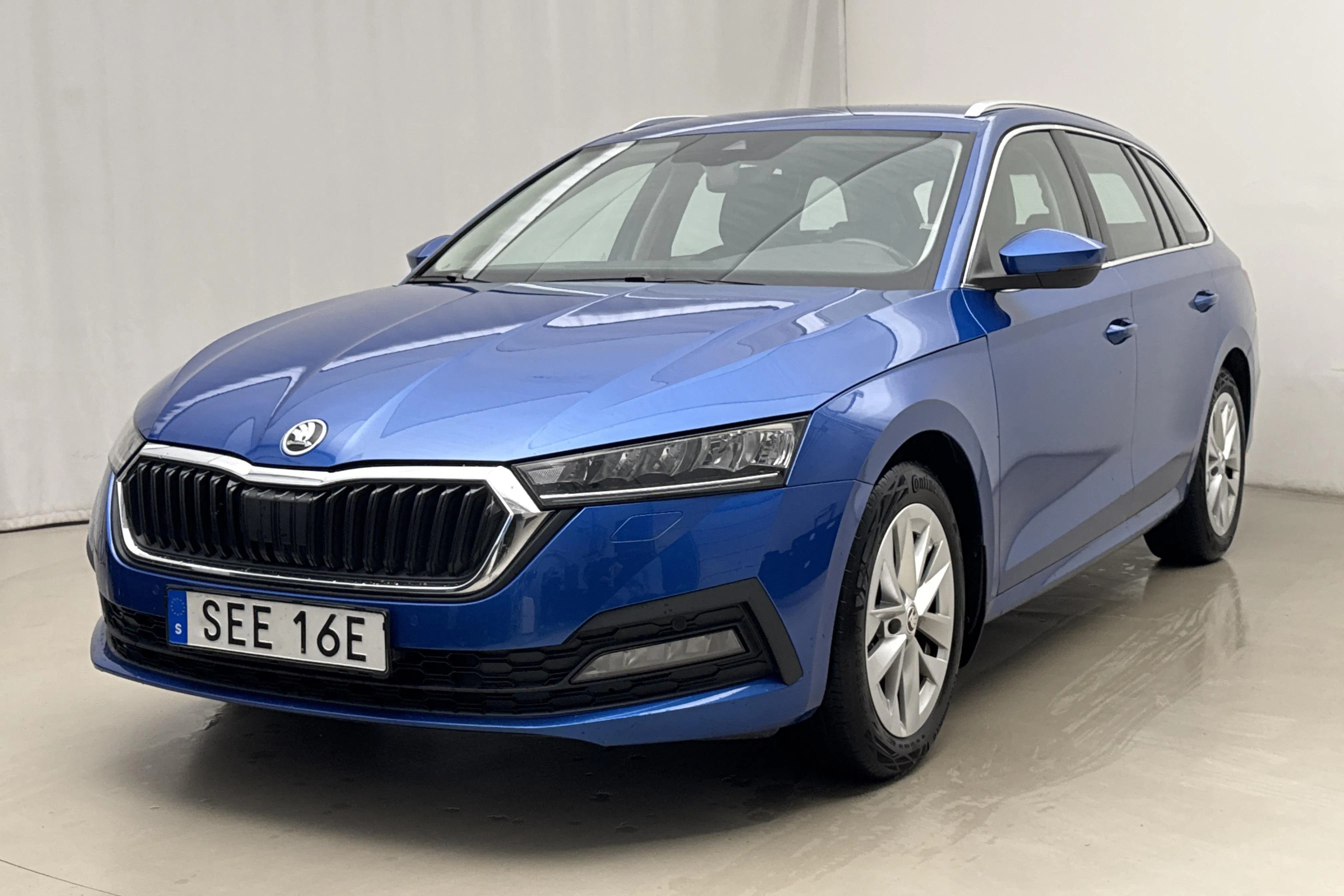 Presentation photo 1 of 19: Skoda Octavia TSI e-Tec mHEV Combi (110hk) - 52 150 km - Automatic - blue - 2021