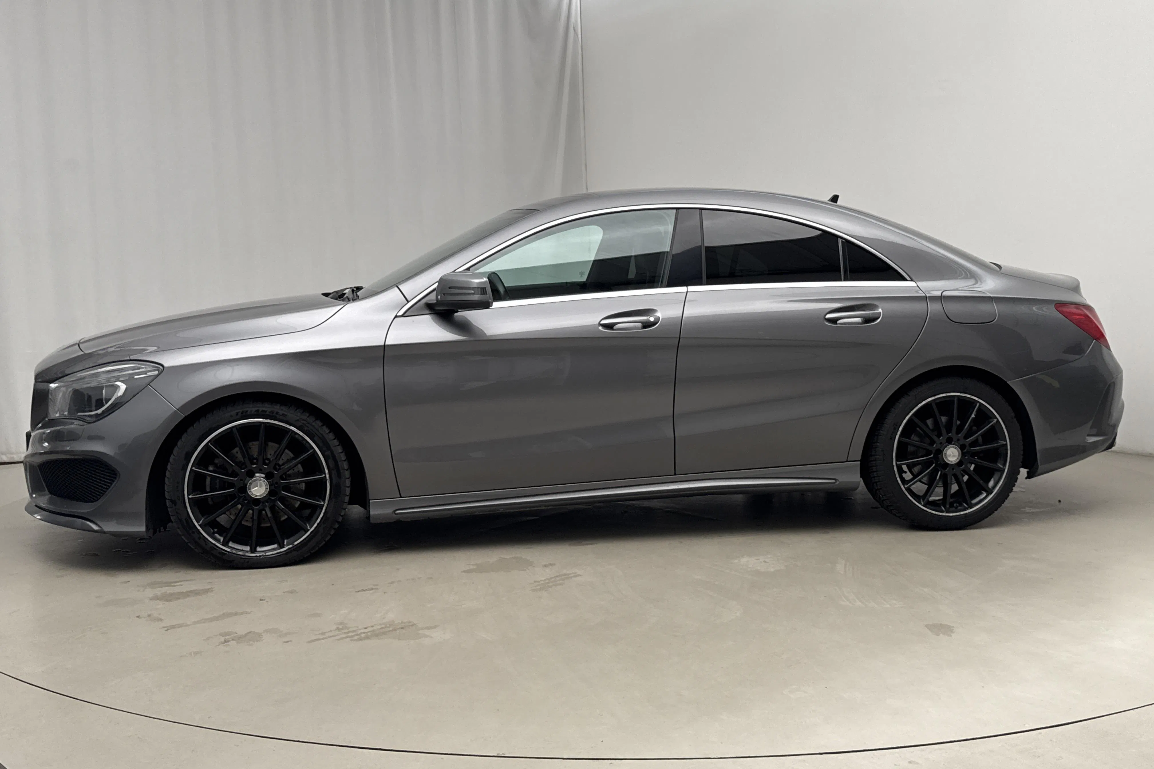 Presentation photo 2 of 17: Mercedes CLA 220 CDI (170hk) - 146 170 km - Automatic - dark grey - 2015