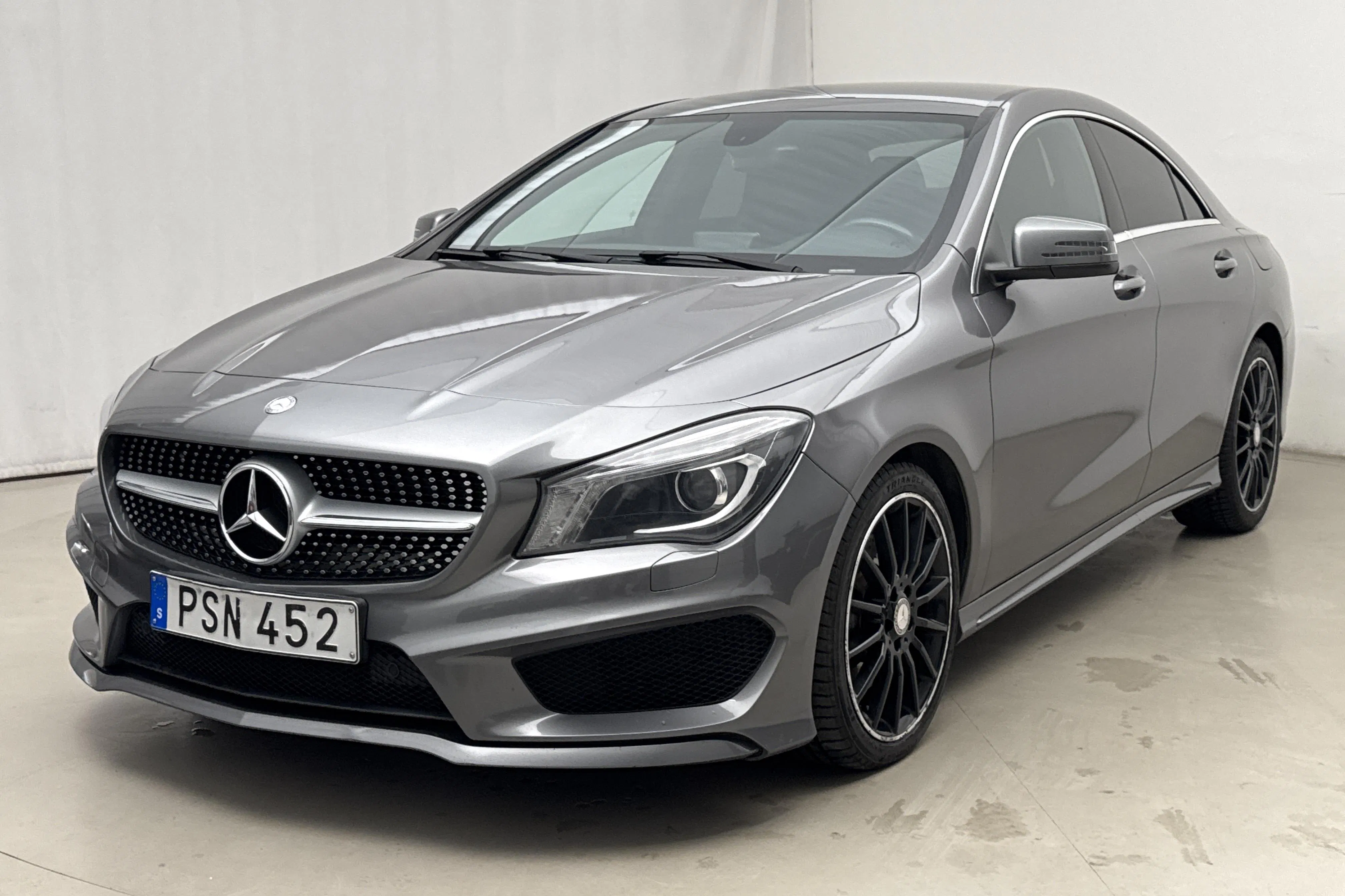 Presentation photo 1 of 17: Mercedes CLA 220 CDI (170hk) - 146 170 km - Automatic - dark grey - 2015