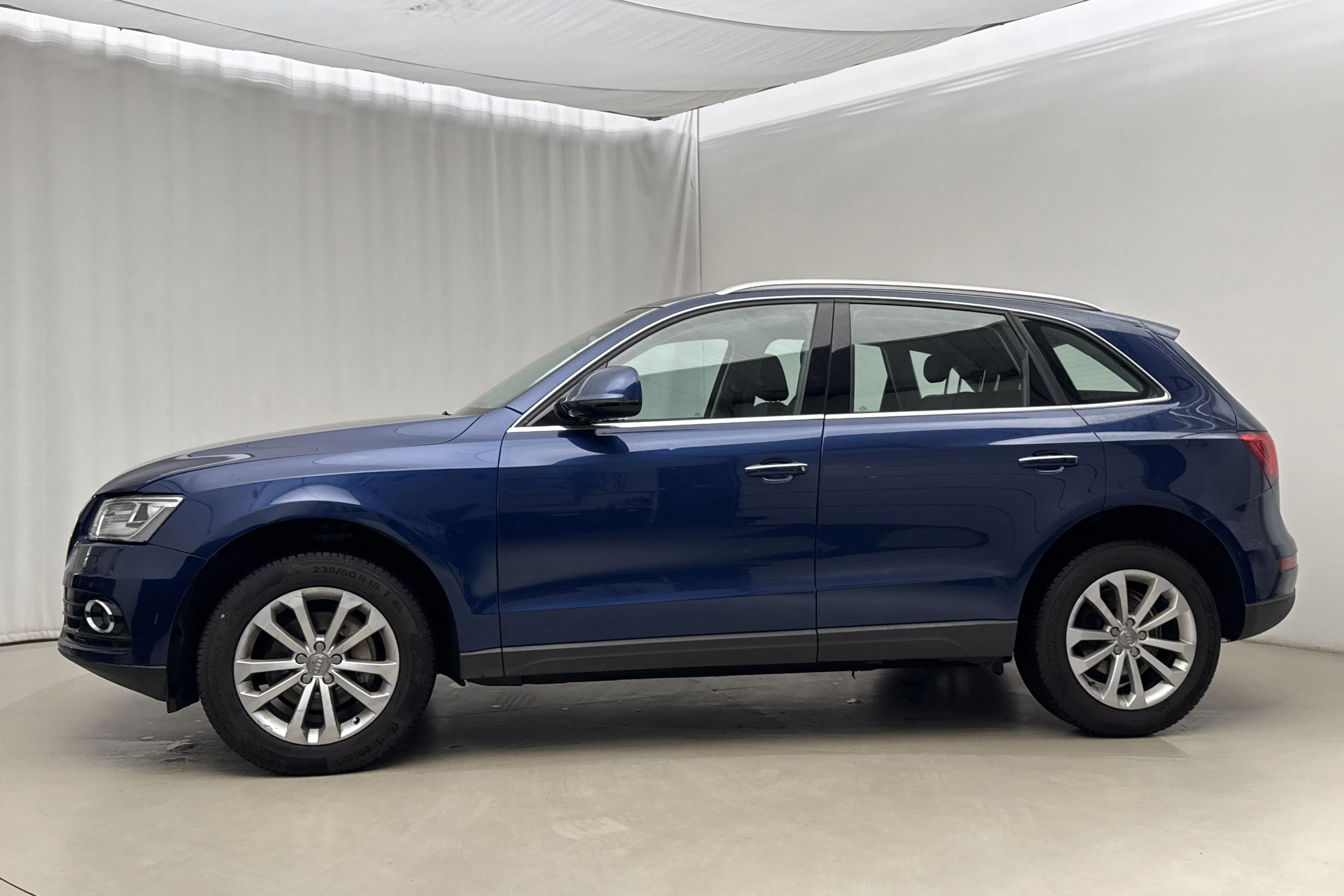 Presentationsfoto 2 av 15: Audi Q5 2.0 TDI clean diesel quattro (190hk) - 10 045 mil - Automat - blå - 2016