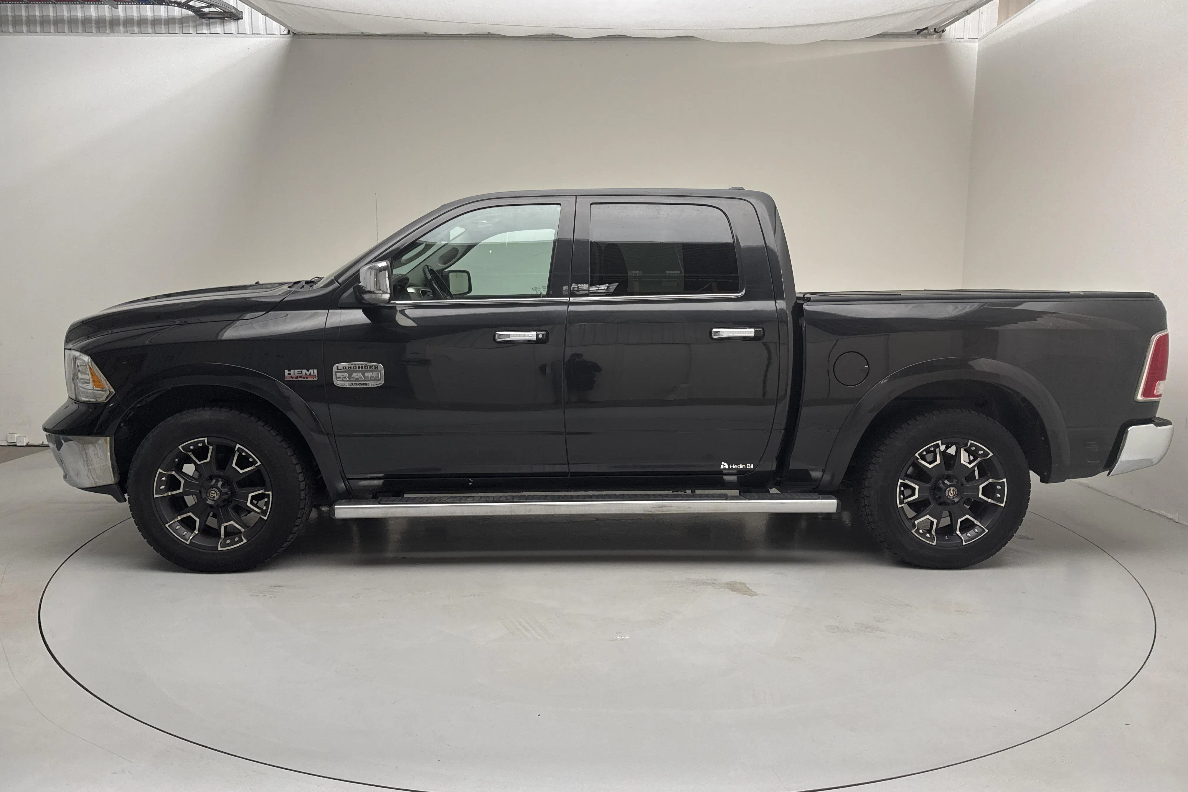 Presentationsfoto 2 av 14: Dodge RAM 1500 5.7 4WD (401hk) - 22 461 mil - Automat - svart - 2018