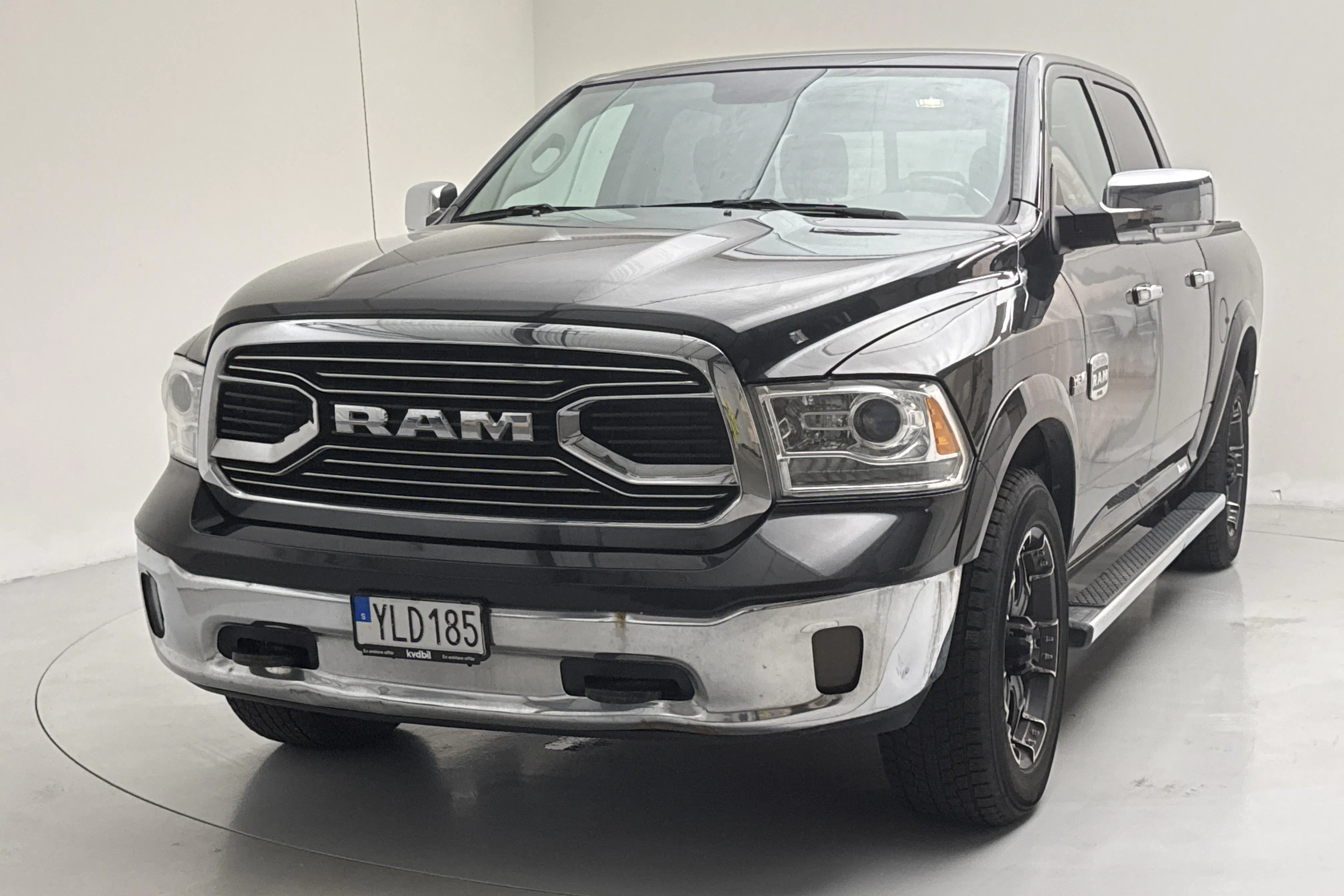 Presentationsfoto 1 av 14: Dodge RAM 1500 5.7 4WD (401hk) - 22 461 mil - Automat - svart - 2018